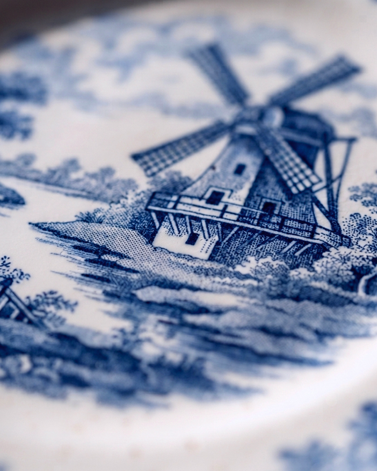 Claytan Classic Blue Windmill & Floral Pattern Earthenware Chop Plate, 12.1 Inch, White