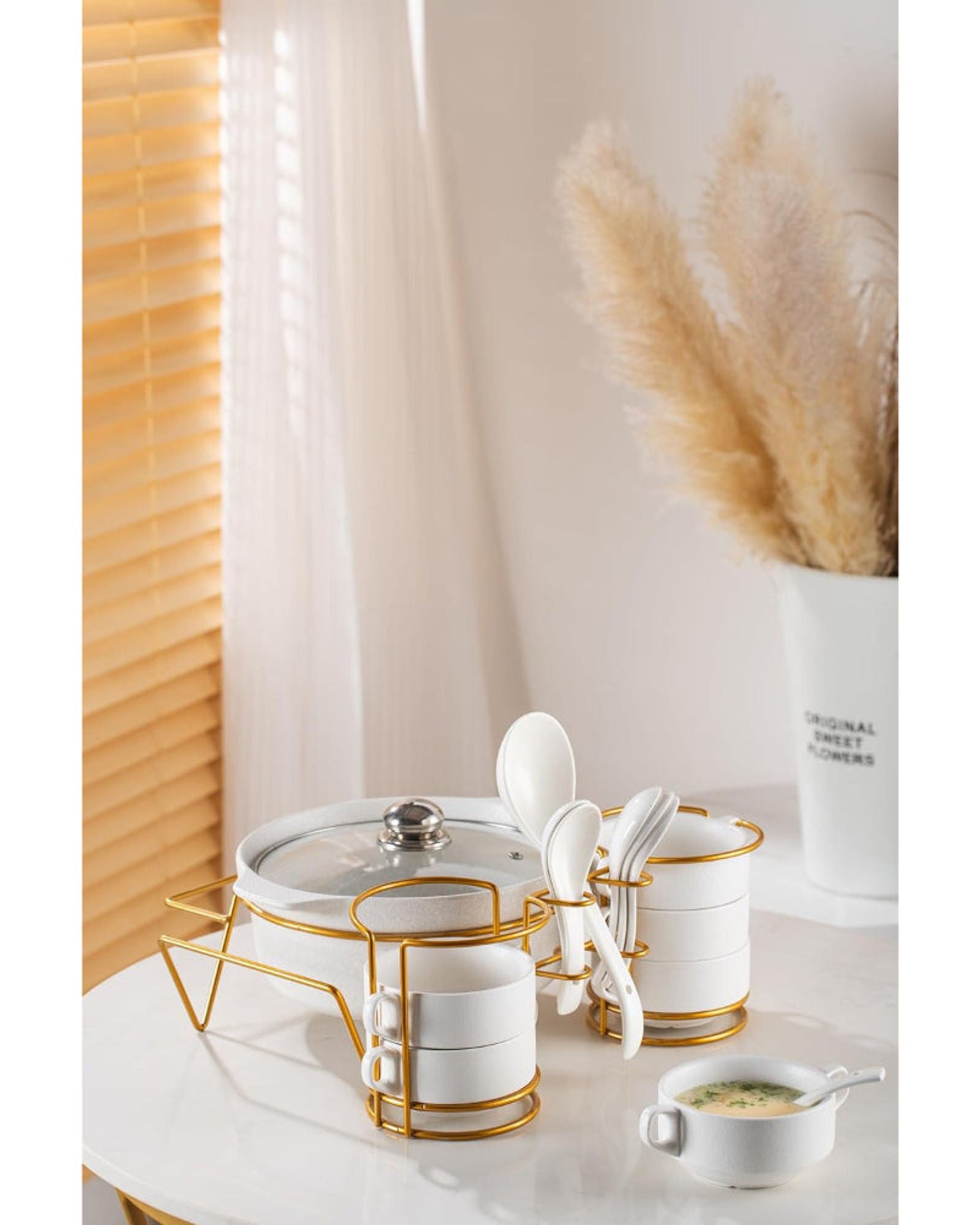 طقم حساء من البورسلين الضحل، مكون من 16 قطعة، مع حامل ذهبي لامع - طقم أوعية حساء وملاعق أنيقة للمناسبات الخاصة