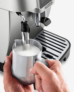 ماكينة قهوة ديلونجي الأوتوماتيكية بالكامل MAGNIFICA START ماكينة إسبريسو من حبة إلى كوب مثالية للإسبريسو والأمريكانو والكابتشينو واللاتيه والماكياتو - ECAM220.31.SB فضي/أسود (معتمدة من هيئة الإمارات للمواصفات والمقاييس)