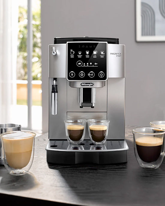 ماكينة قهوة ديلونجي الأوتوماتيكية بالكامل MAGNIFICA START ماكينة إسبريسو من حبة إلى كوب مثالية للإسبريسو والأمريكانو والكابتشينو واللاتيه والماكياتو - ECAM220.31.SB فضي/أسود (معتمدة من هيئة الإمارات للمواصفات والمقاييس)