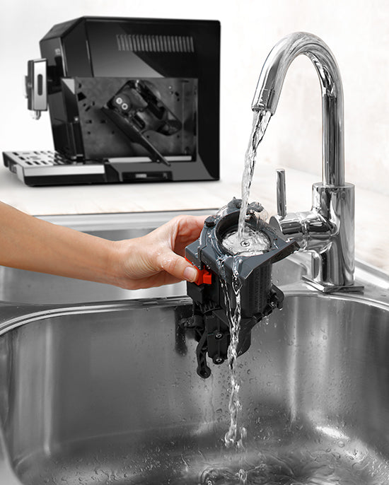 ماكينة قهوة ديلونجي إليتا أوتوماتيكية بالكامل | مزودة بخافق حليب | ١٣ إعدادًا قابلًا للتعديل | مطحنة قهوة مدمجة | ECAM44.660.B (أسود)