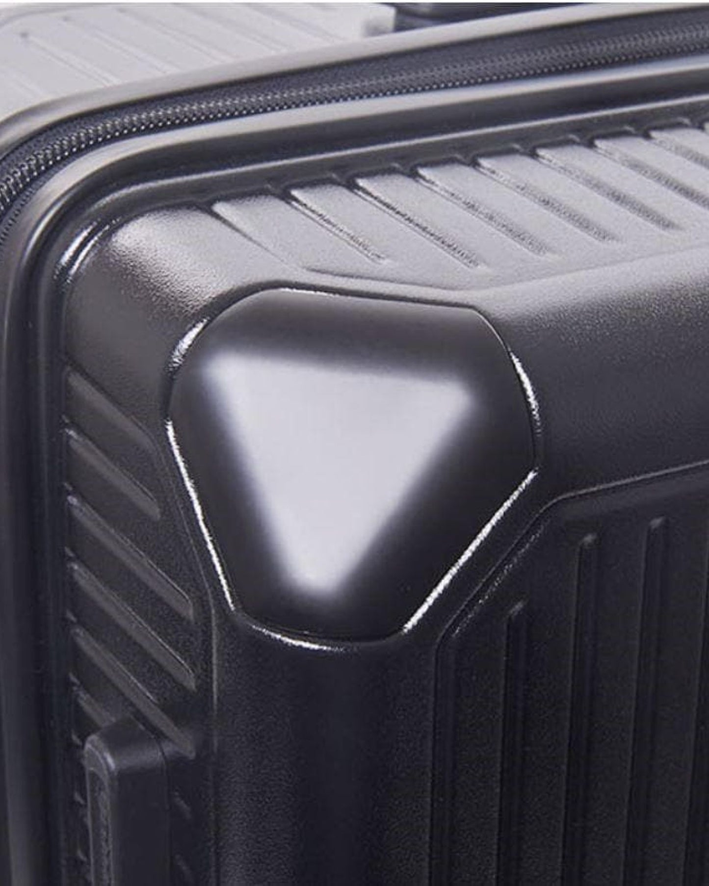 حقيبة سفر إيكولاك شوغون سوداء مقاس 24 بوصة