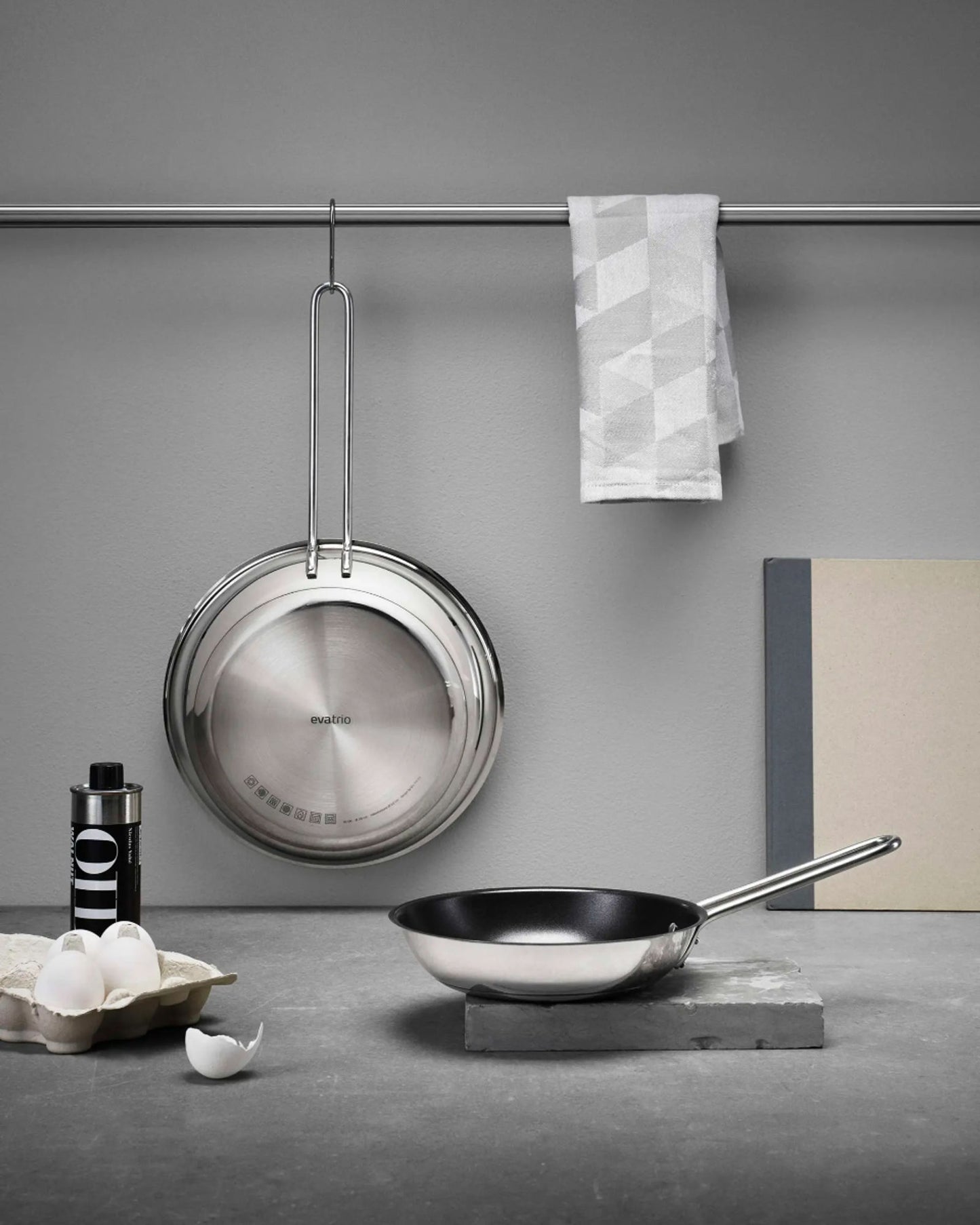 مقلاة إيفا سولو 202513 من الفولاذ المقاوم للصدأ، قطرها 30 سم، بتقنية السيراميك غير اللاصقة SlipLet®