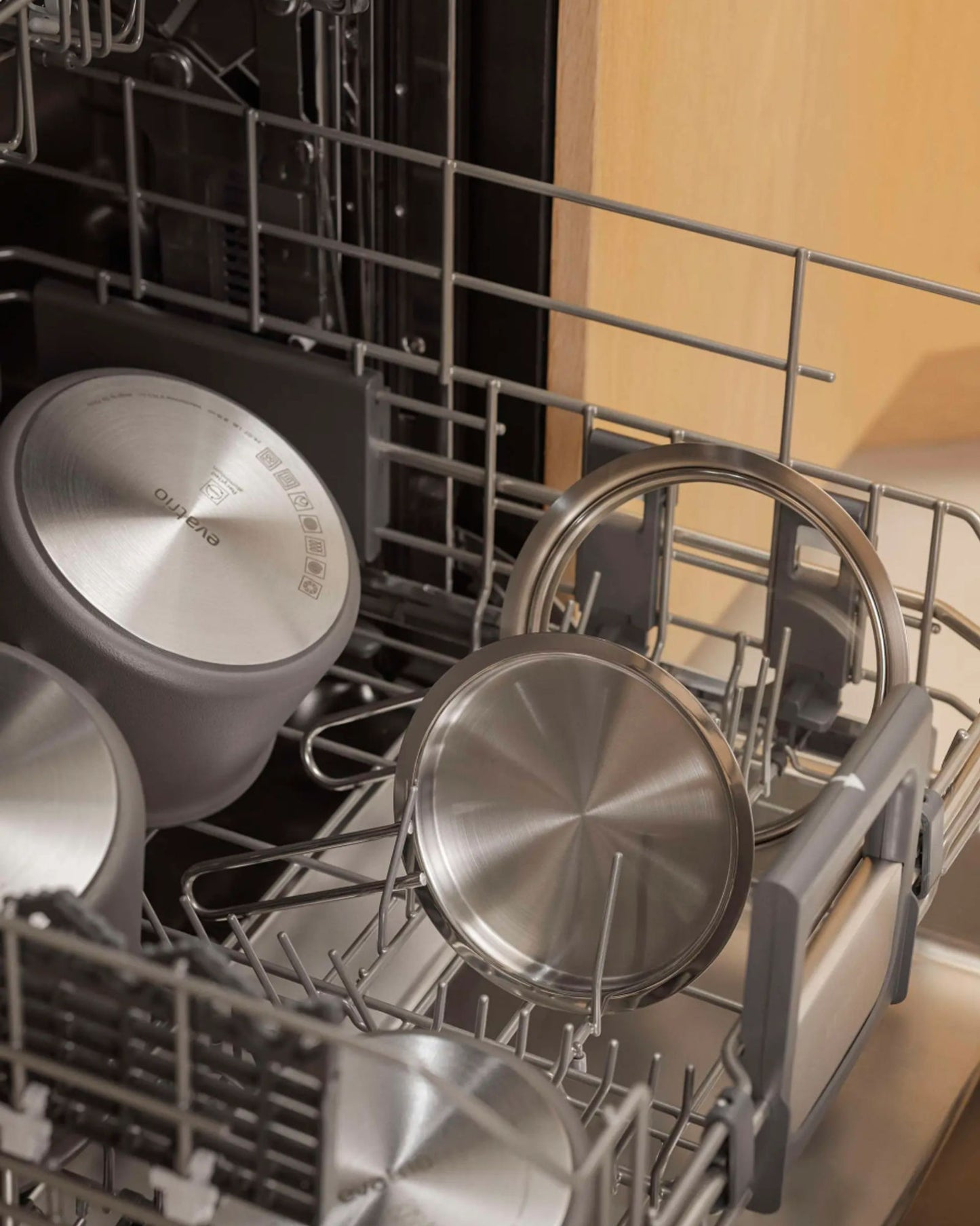 غطاء إيفا سولو 206024 مقاس 24 سم من الفولاذ المقاوم للصدأ