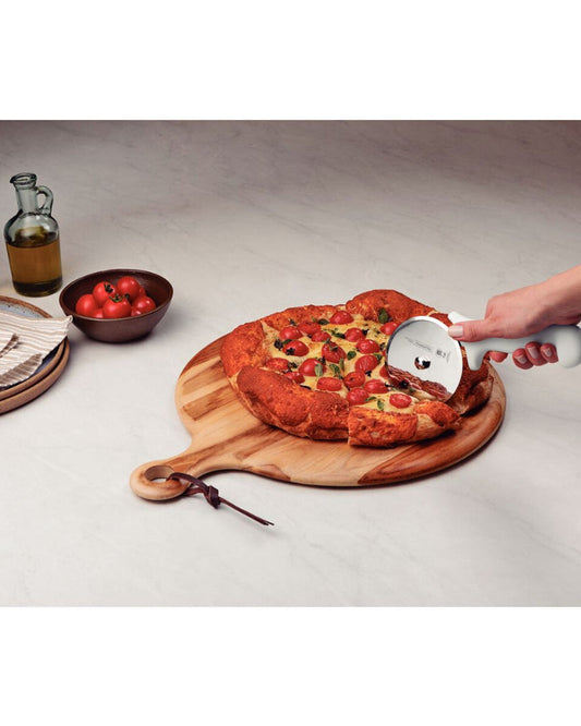 ترامونتينا منذ عام 1911، صنع في البرازيل، قطاعة بيتزا احترافية من ترامونتينا بشفرة من الفولاذ المقاوم للصدأ ومقبض من البولي بروبيلين الأبيض