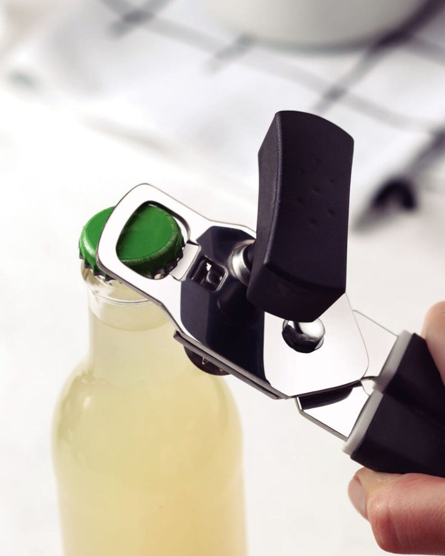 ترامونتينا منذ عام 1911، صنع في البرازيل، فتاحة علب ترامونتينا يوتيليتا المصنوعة من الفولاذ المقاوم للصدأ بمقبض من البولي بروبيلين الأسود