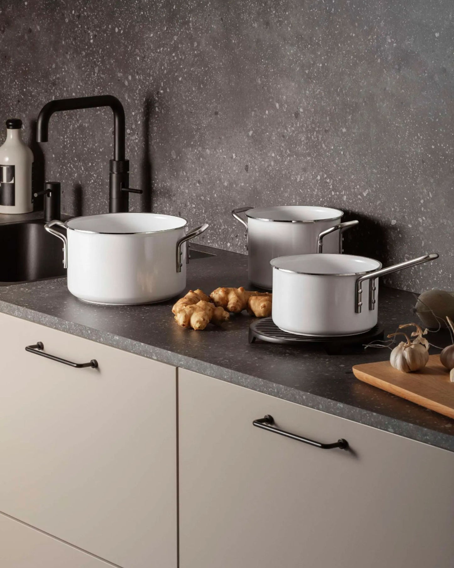 قدر إيفا سولو 256618 وايت لاين سعة 1.8 لتر 16 سم