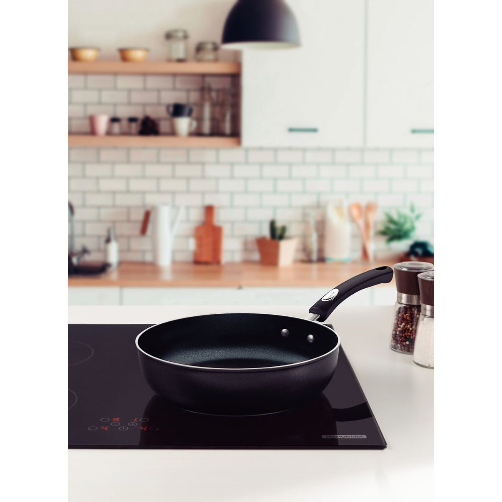 ترامونتينا منذ عام 1911، صنع في البرازيل، مقلاة عميقة من الألومنيوم بتقنية الحث الحراري موناكو من ترامونتينا، مع طلاء ستارفلون الفاخر غير اللاصق من الداخل والخارج باللون الأسود، 24 سم، 2.7 لتر