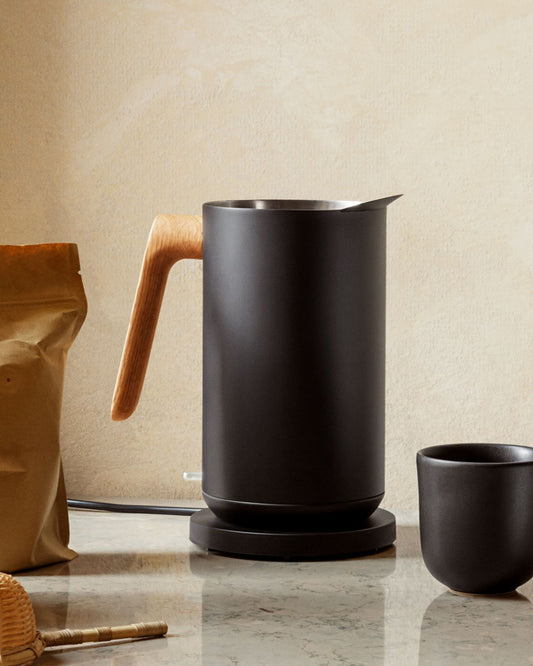 غلاية كهربائية إيفا سولو 502741 سعة 1.5 لتر، لون أسود، مطبخ نورديك