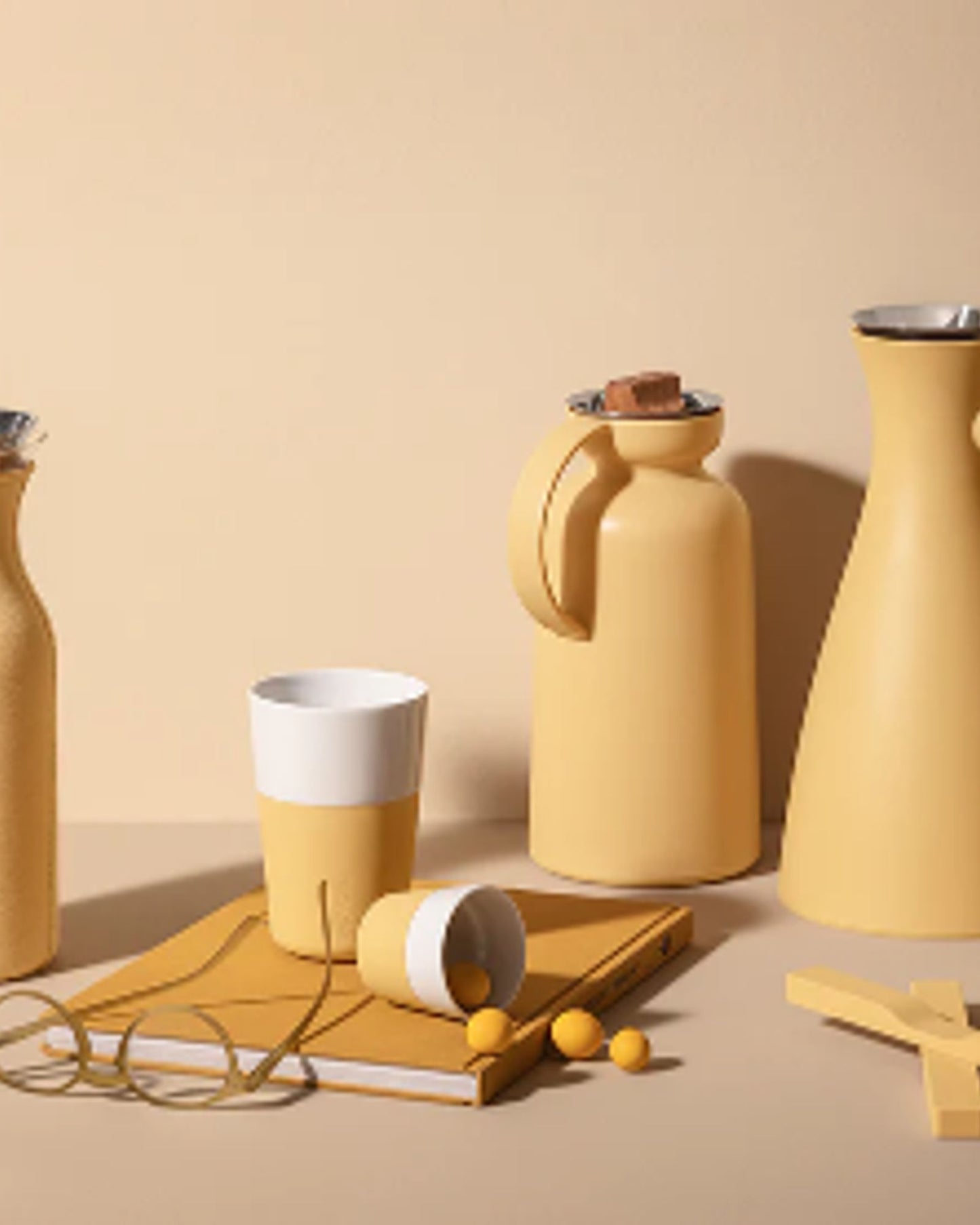 إبريق إيفا سولو 502880 سيلويت المفرغ من الهواء بسعة 1.0 لتر، لون رملي ذهبي