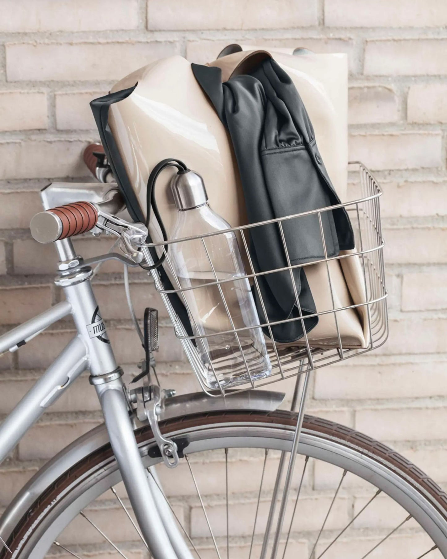 زجاجة ظهر إيفا سولو 505010 سعة 0.5 لتر، لون أسود