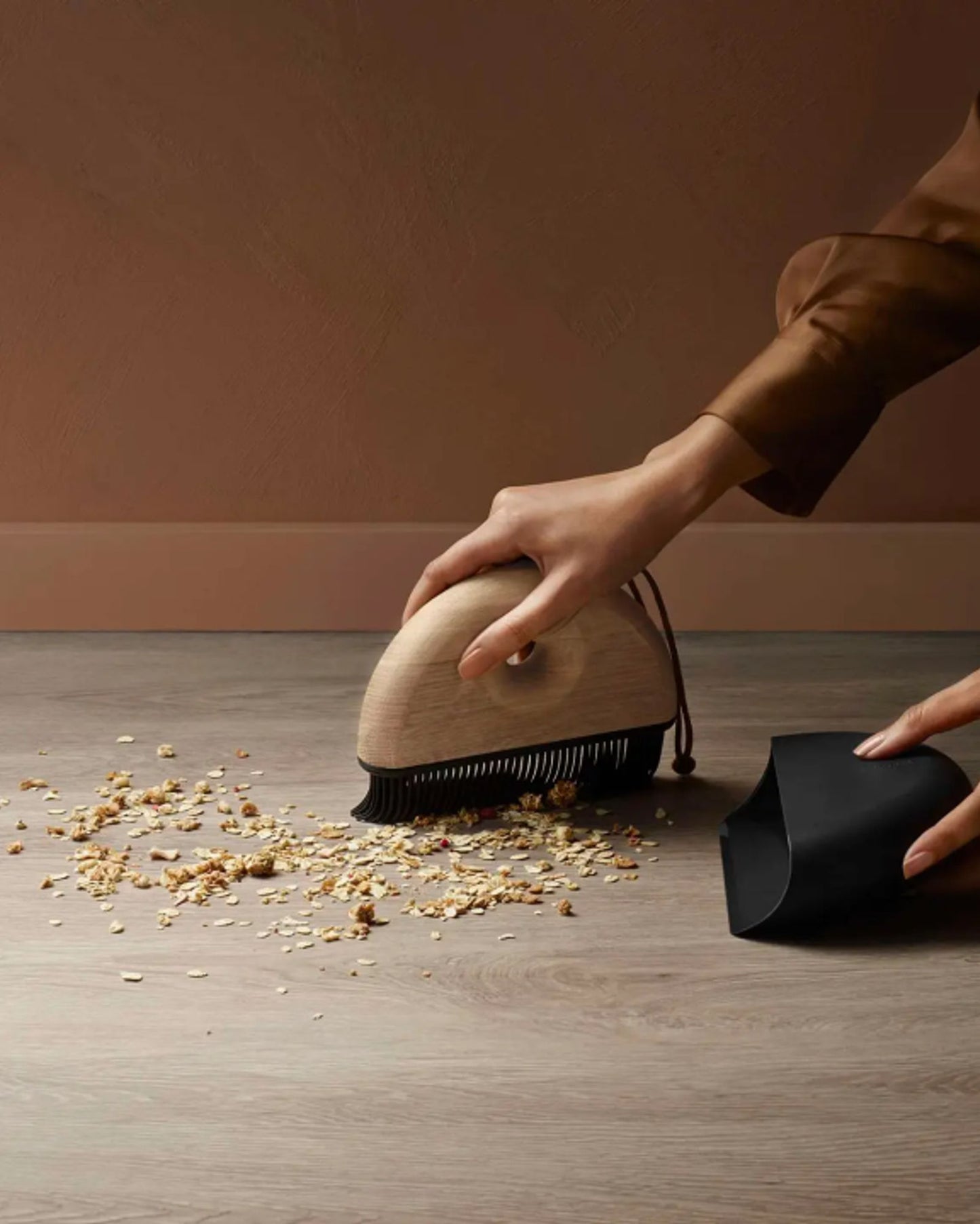 مجموعة إيفا سولو 520430 من المكنسة والمجرفة والفرشاة