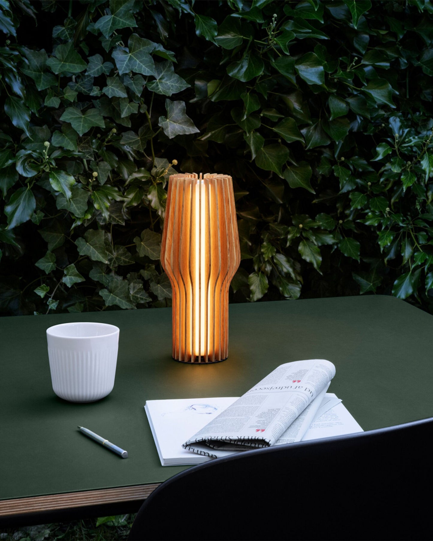 مصباح إيفا سولو 571381 LED مشع يعمل بالبطارية، لون خشب البلوط