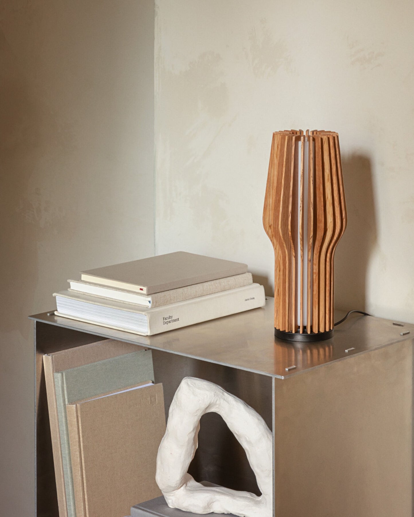 مصباح إيفا سولو 571381 LED مشع يعمل بالبطارية، لون خشب البلوط