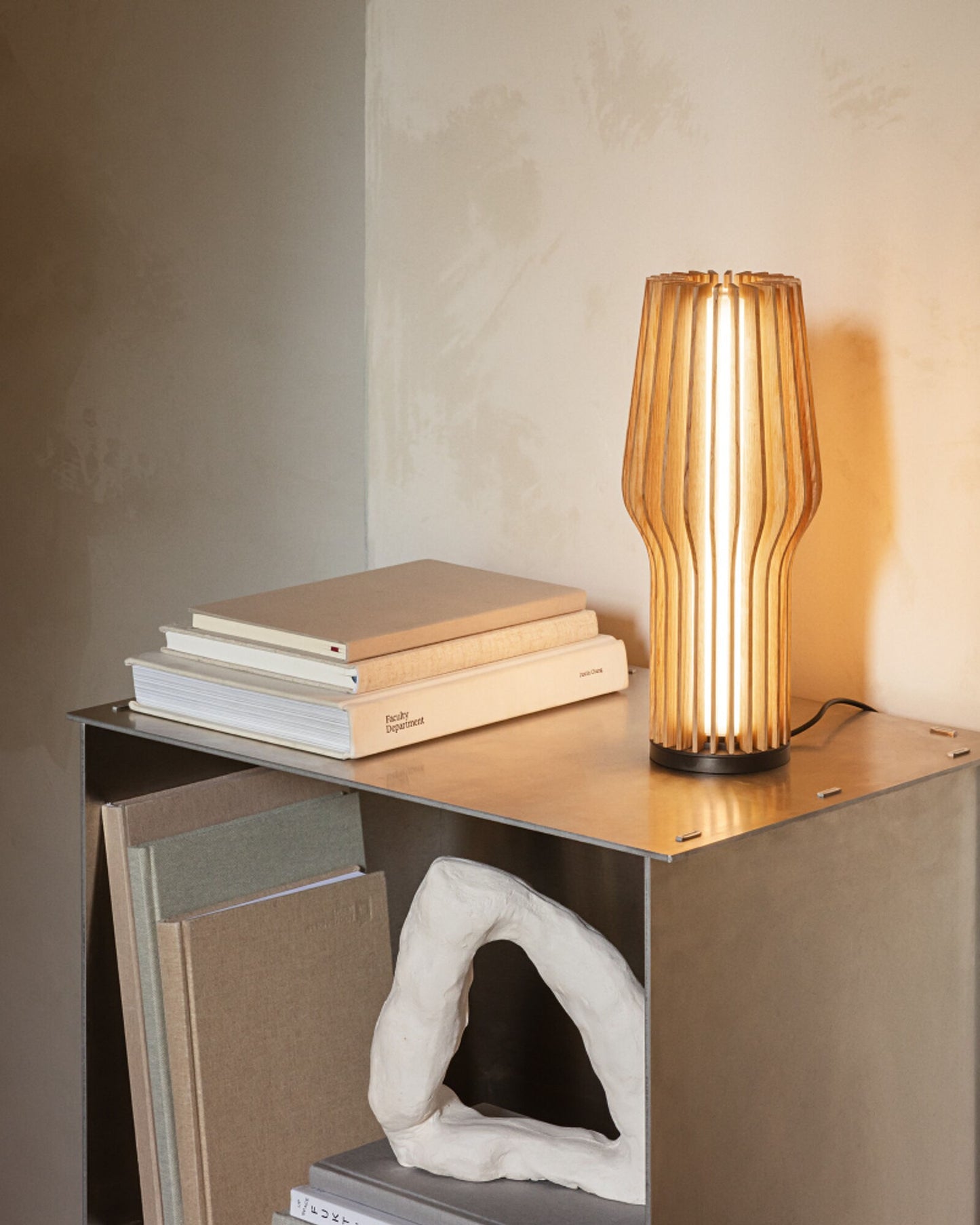 مصباح إيفا سولو 571381 LED مشع يعمل بالبطارية، لون خشب البلوط