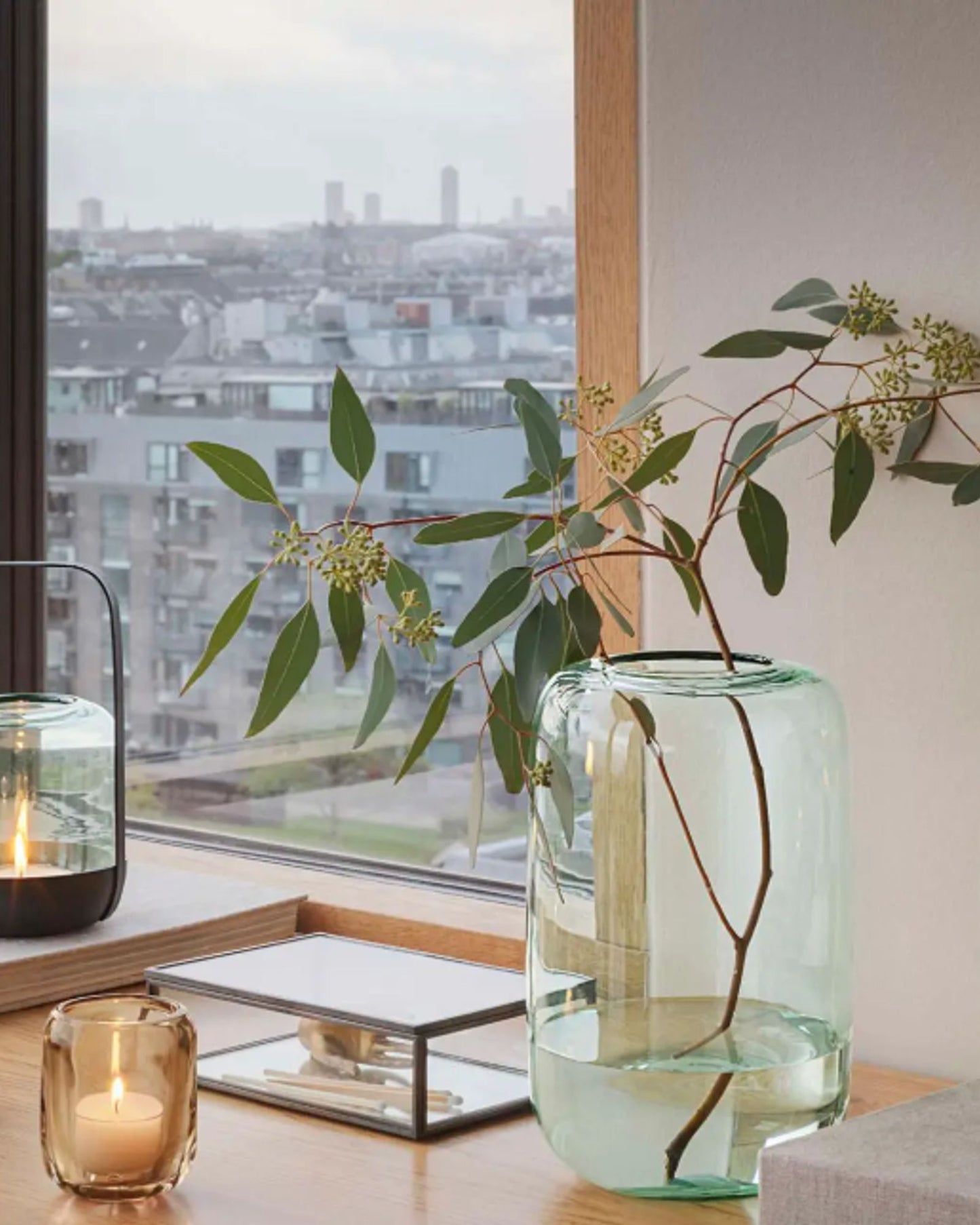 مزهرية إيفا سولو 571397 على شكل بلوط، ارتفاع 22 بوصة، لون أخضر نعناعي