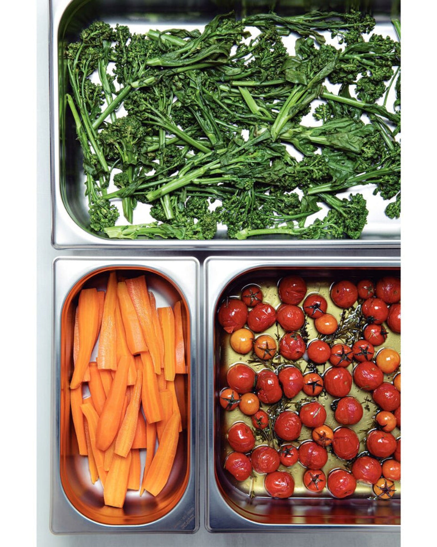 ترامونتينا منذ عام 1911، صنع في البرازيل، صينية طعام ترامونتينا Gn 1/1 من الفولاذ المقاوم للصدأ بدون مقابض، عمق 65 مم - فولاذ 304