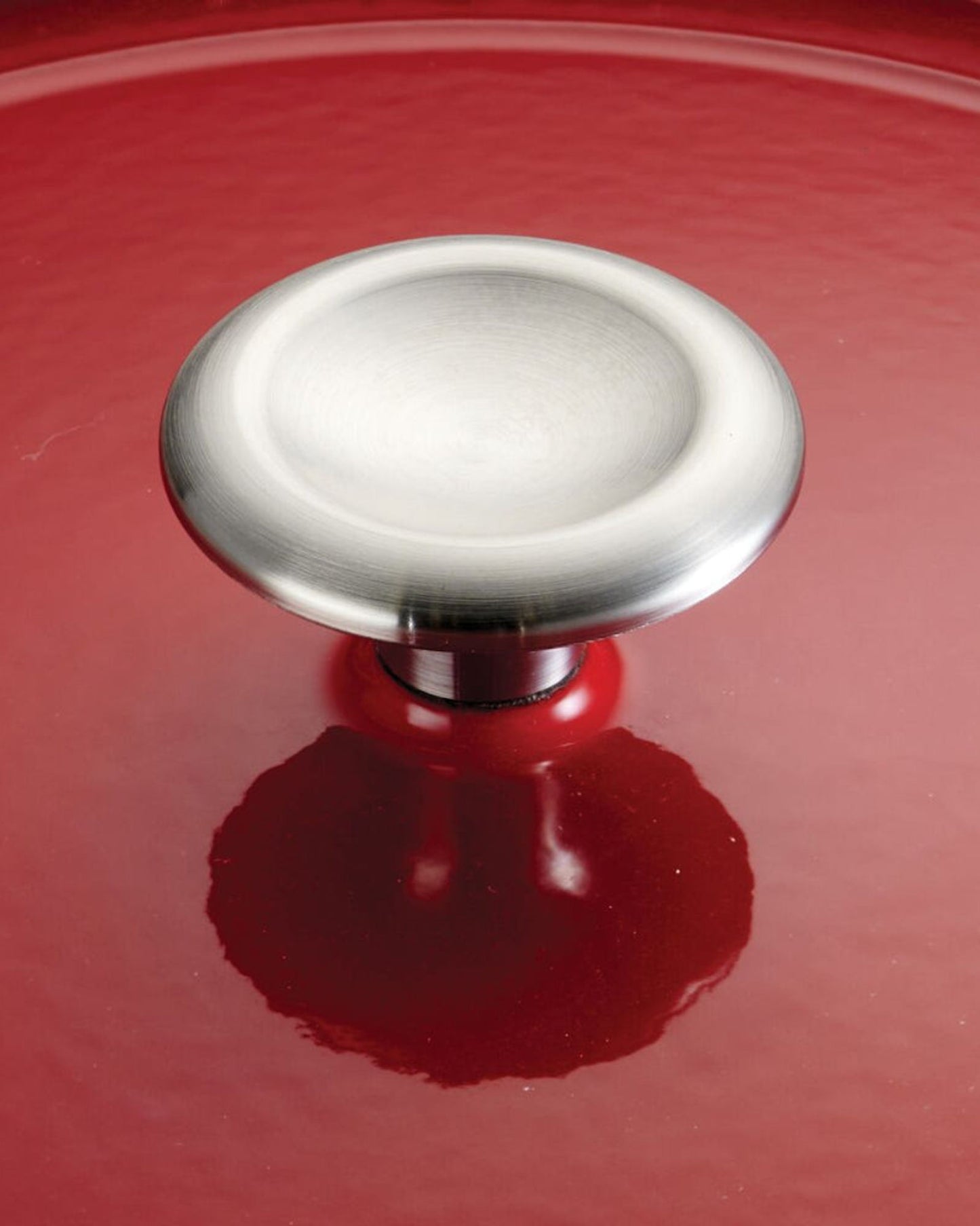 ترامونتينا منذ عام 1911، صنع في البرازيل، وعاء هولندي دائري مغطى بطبقة من الحديد الزهر المطلي بالمينا سعة 5.5 لتر، سلسلة 1000 - أحمر متدرج