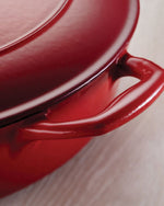 ترامونتينا منذ عام 1911، صنع في البرازيل، وعاء هولندي دائري مغطى بطبقة من الحديد الزهر المطلي بالمينا سعة 5.5 لتر، سلسلة 1000 - أحمر متدرج