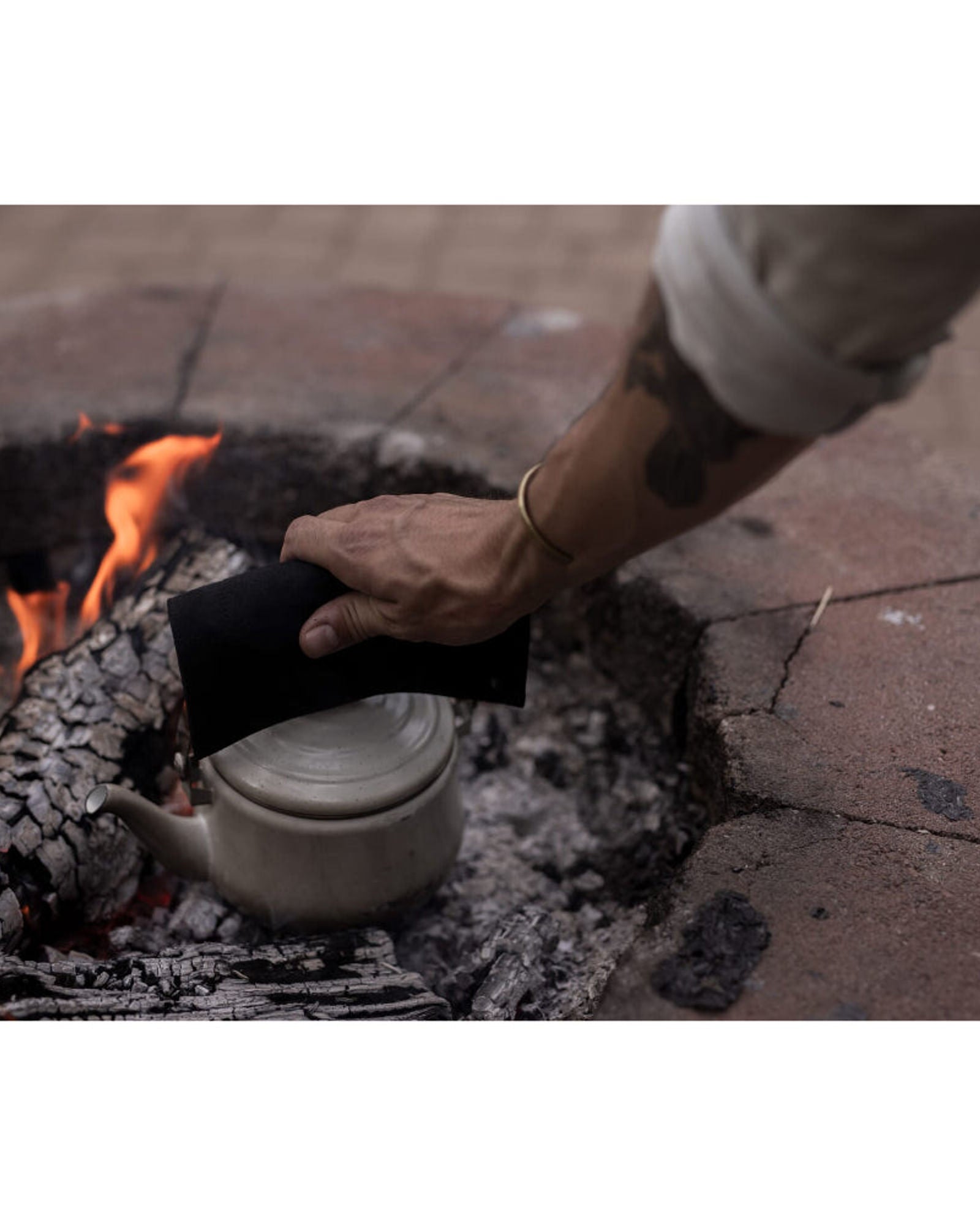 Barebones - وسادة ساخنة من جلد الغزال - أسود