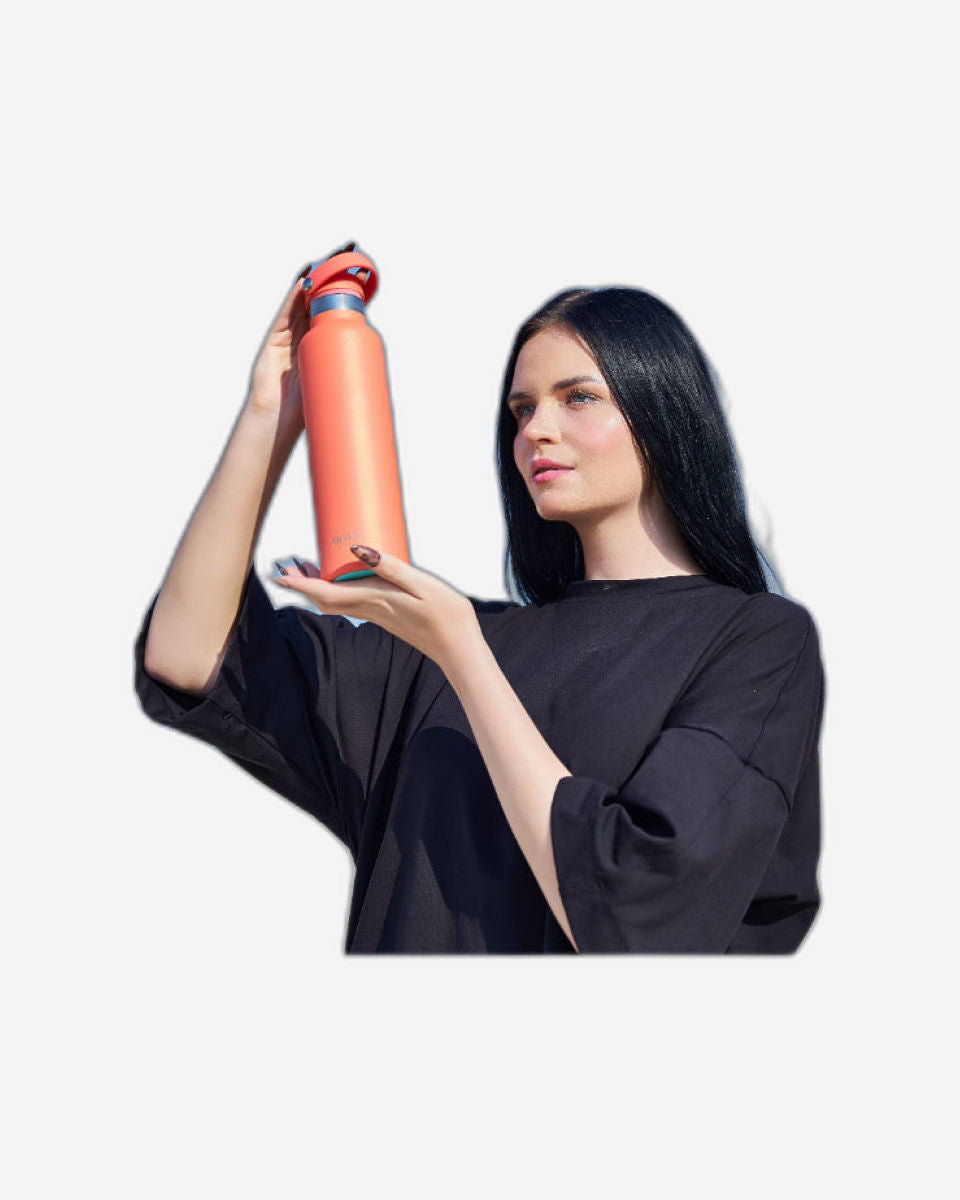 زجاجة مياه مويا "البحر الأسود" المعزولة والمستدامة، سعة 700 مل، باللون الأسود