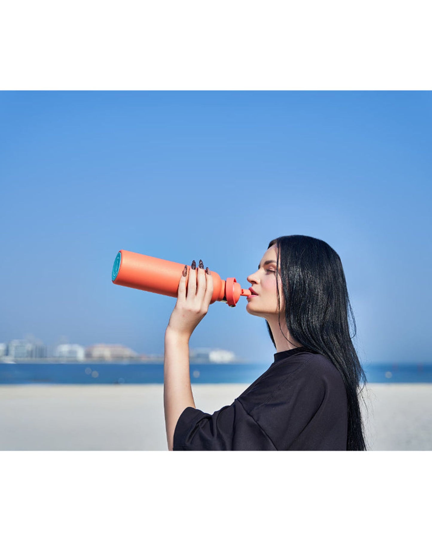 زجاجة مياه مويا "البحر الأسود" المعزولة والمستدامة، سعة 700 مل، باللون الأسود