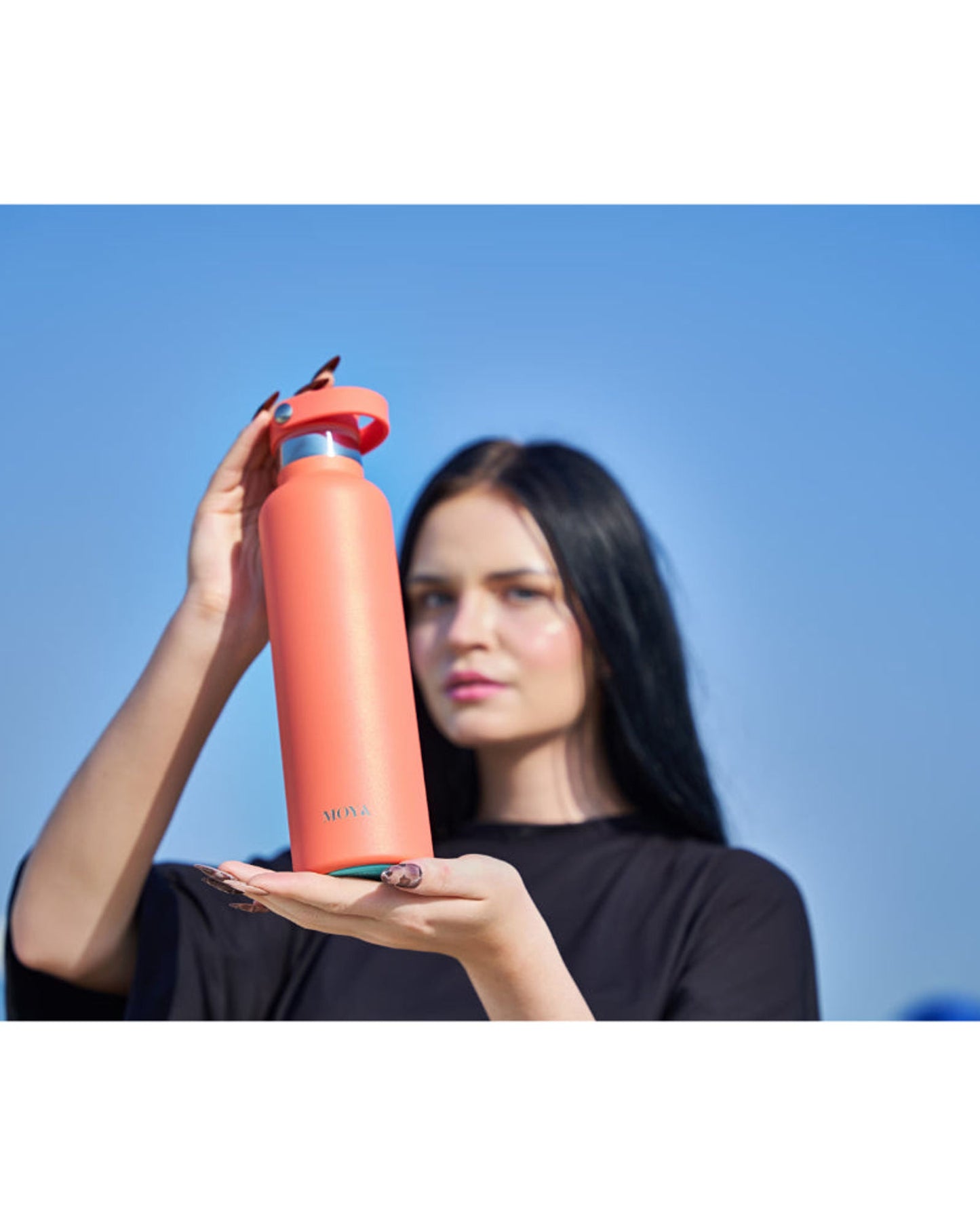 زجاجة مياه مويا "البحر الأسود" المعزولة والمستدامة، سعة 700 مل، باللون الأسود