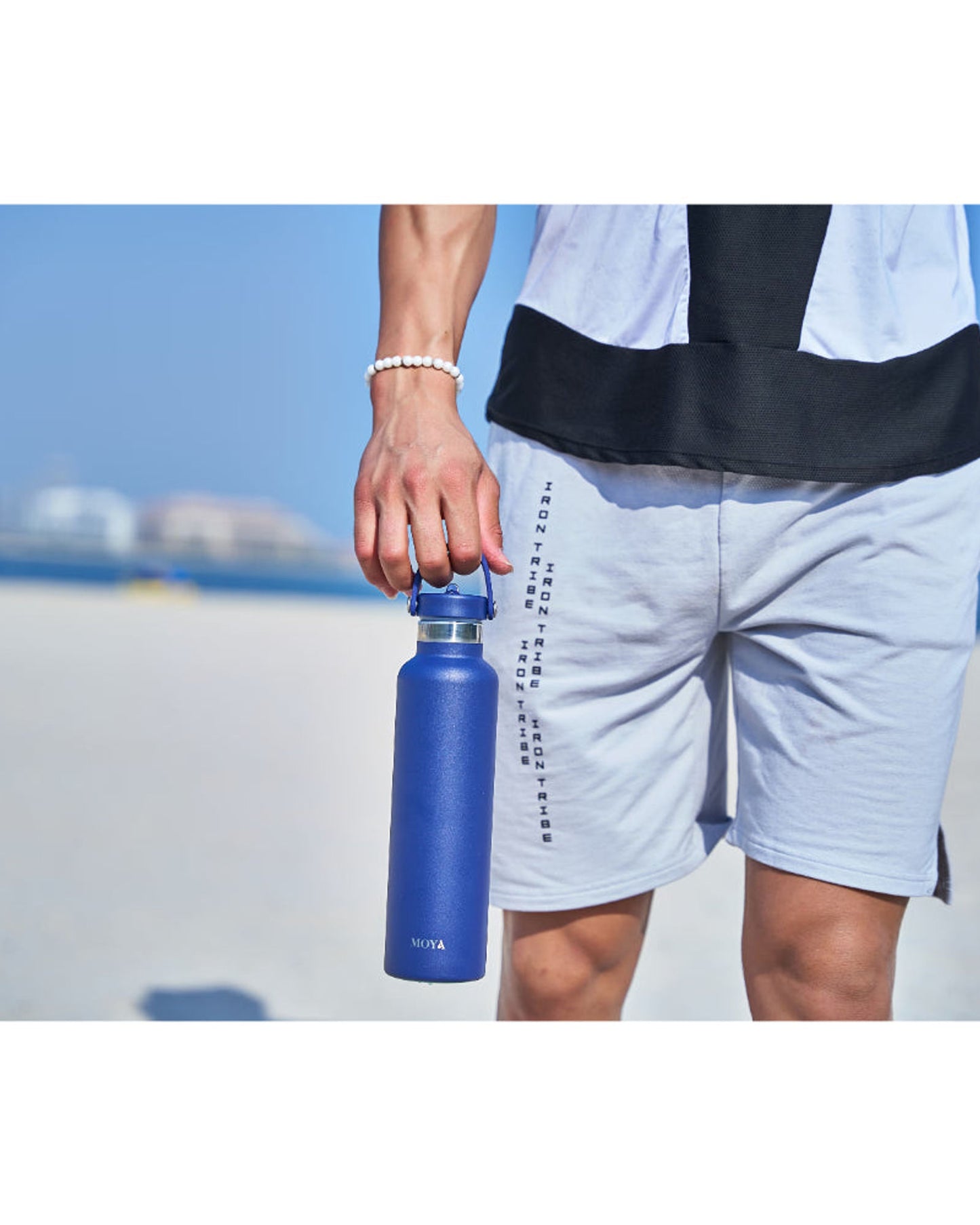 زجاجة مياه مويا "البحر الأسود" المعزولة والمستدامة، سعة 700 مل، باللون الأسود