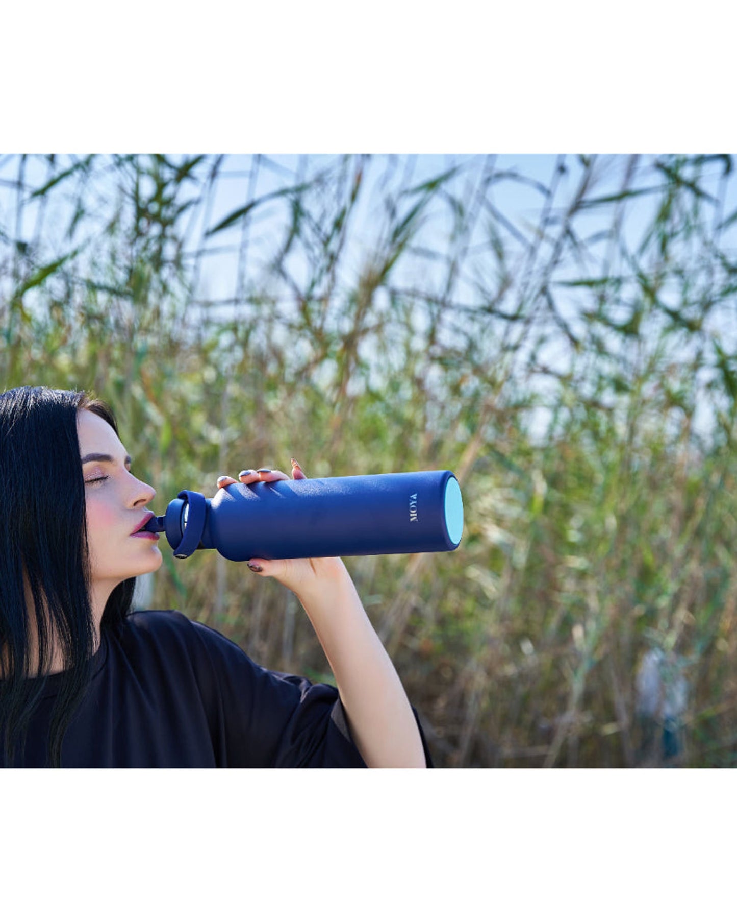 زجاجة مياه مويا "البحر الأسود" المعزولة والمستدامة، سعة 700 مل، باللون الأسود