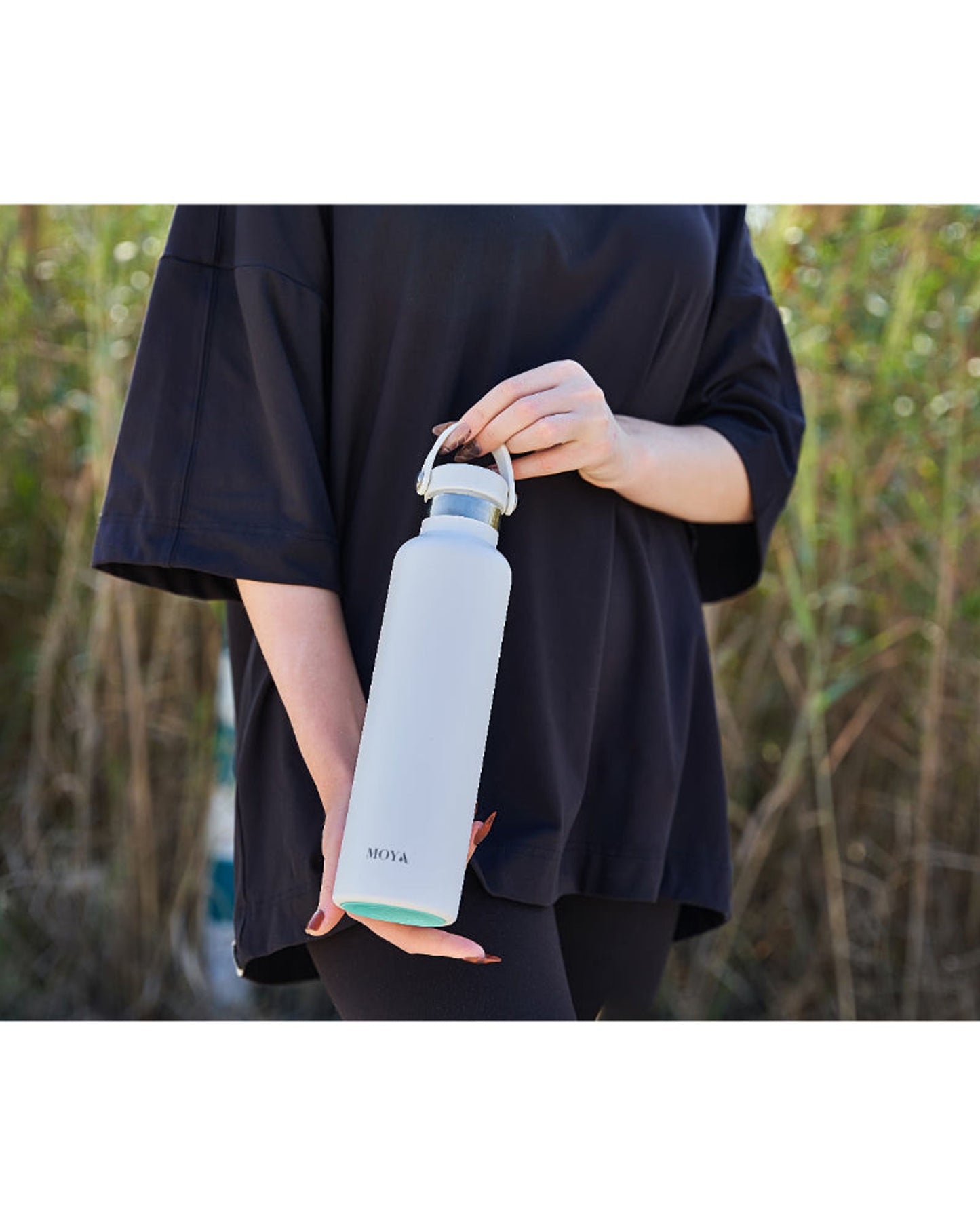 زجاجة مياه مويا "البحر الأسود" المعزولة والمستدامة، سعة 700 مل، باللون الأسود