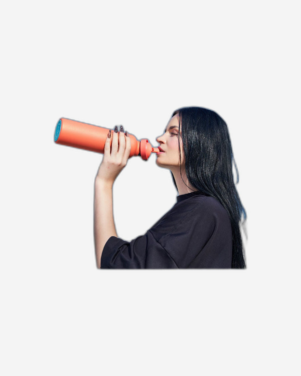 زجاجة مياه مويا "البحر الأسود" المعزولة والمستدامة، سعة 700 مل، باللون الأسود