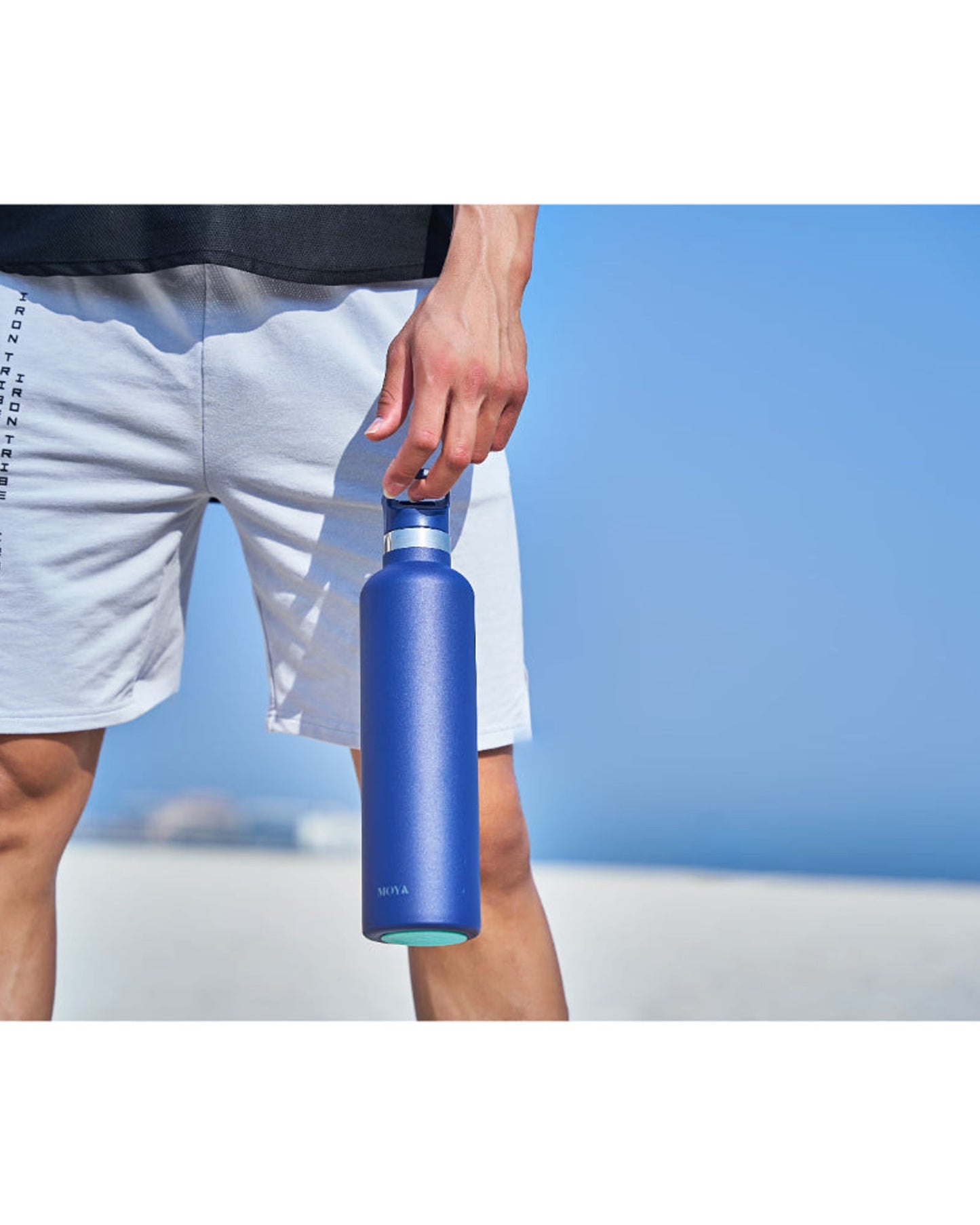 زجاجة مياه مويا "كورال ريف" المعزولة والمستدامة، سعة لتر واحد، باللون الأسود