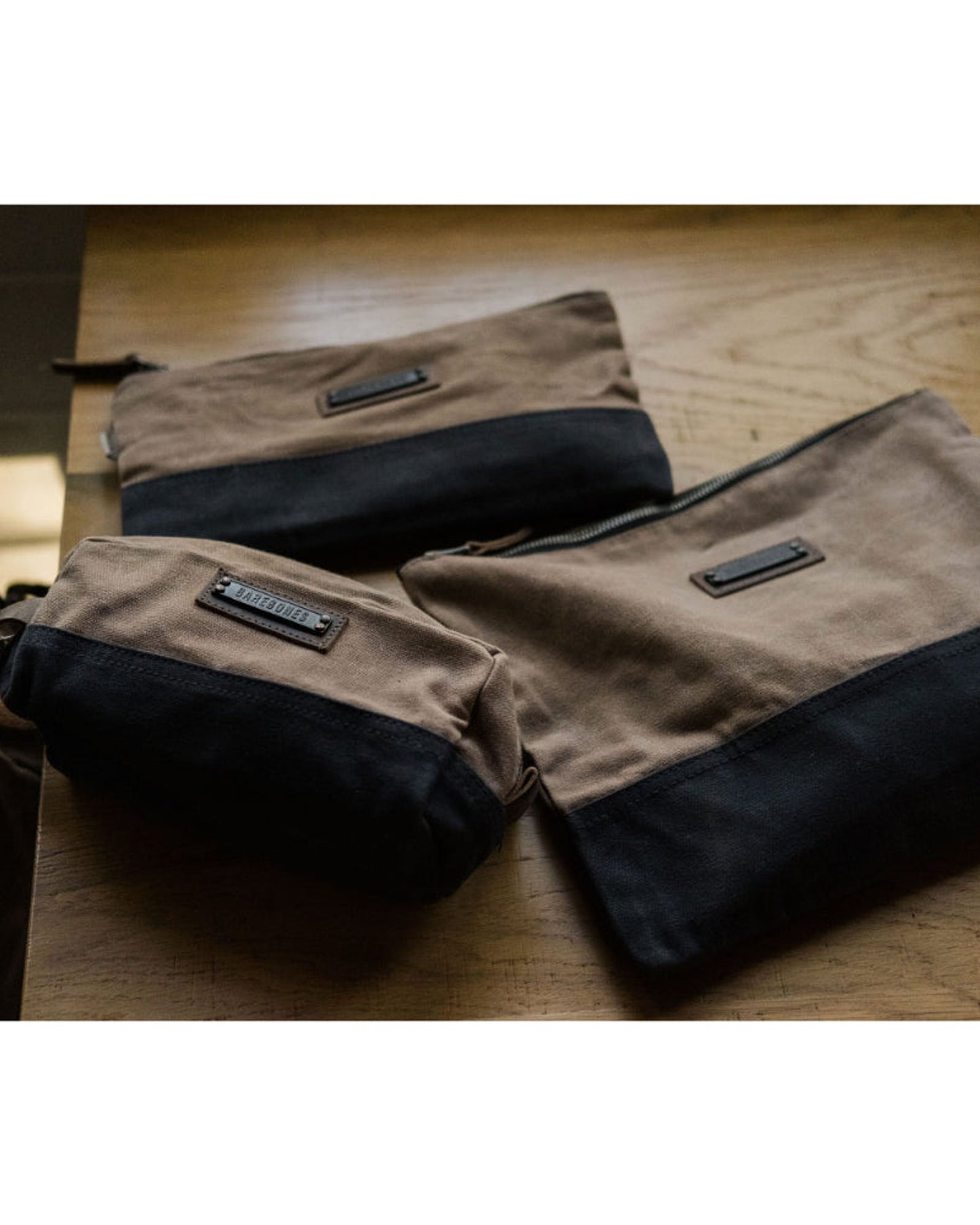 BareBones - حقيبة نيلوم كبيرة بسحاب (كاكي)