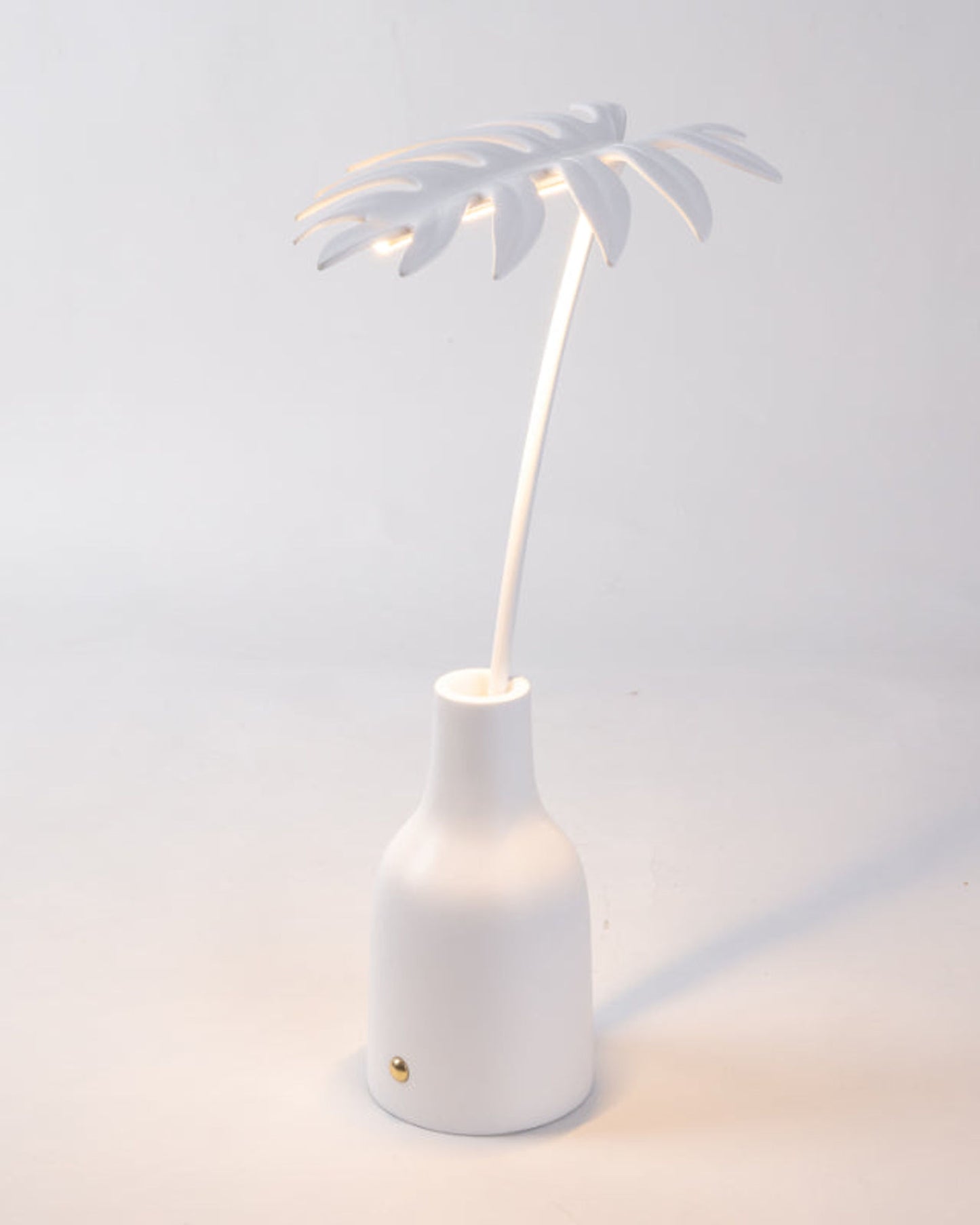 مصباح طاولة سيليتي على شكل ورقة شجر ستيلو من الراتنج والمعدن