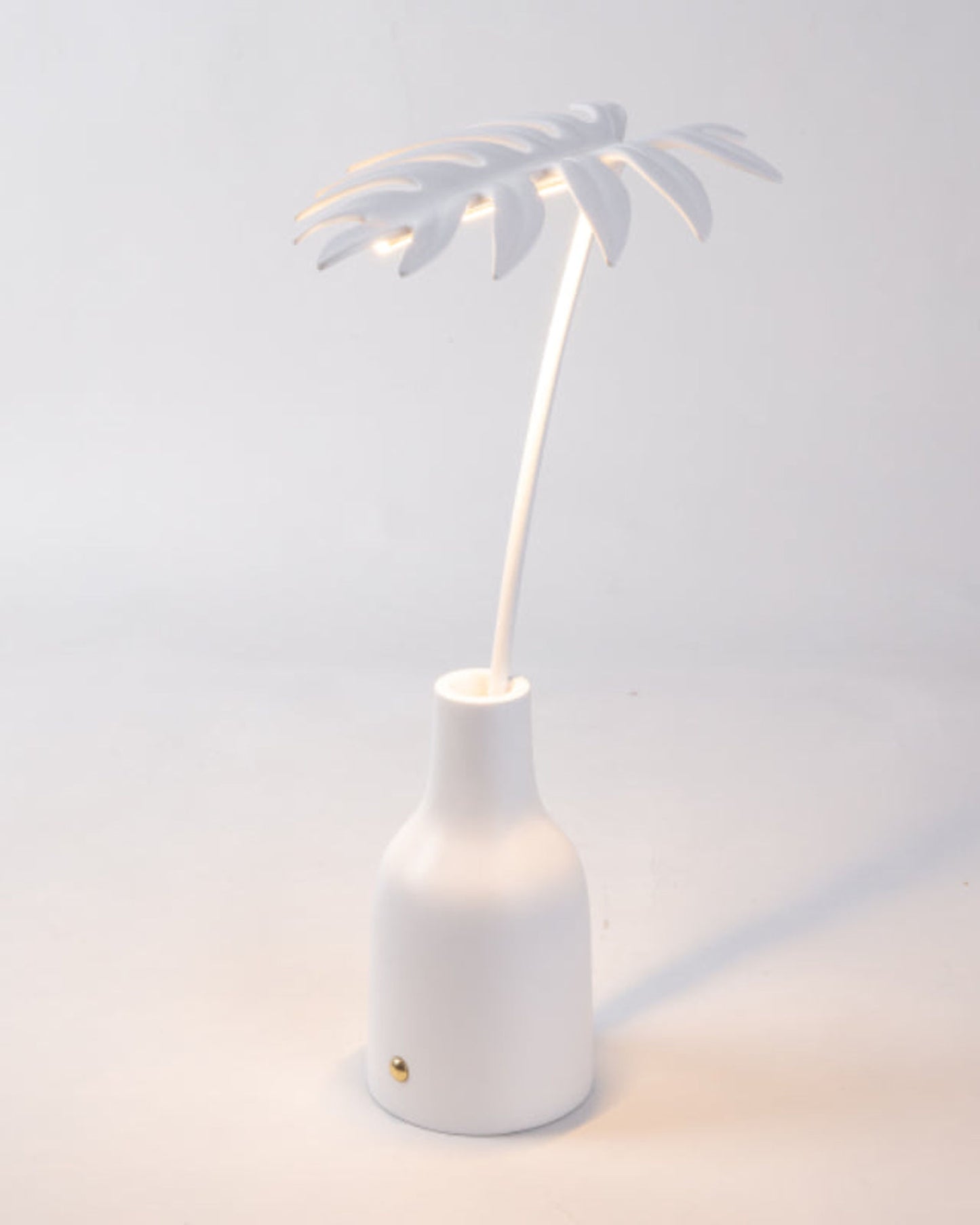 مصباح طاولة سيليتي على شكل ورقة شجر ستيلو من الراتنج والمعدن