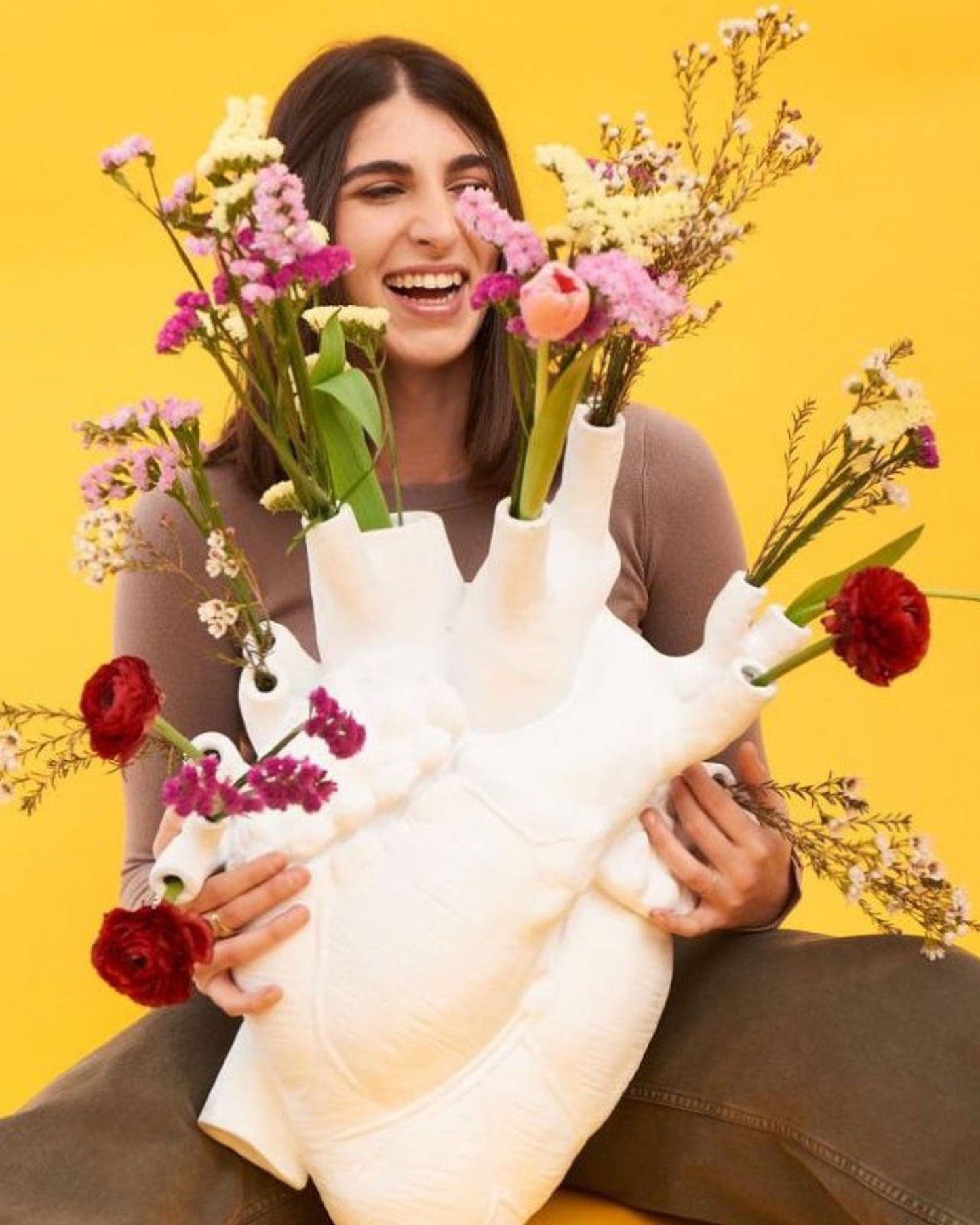 مزهرية سيليتي "الحب في الإزهار" بيضاء ضخمة