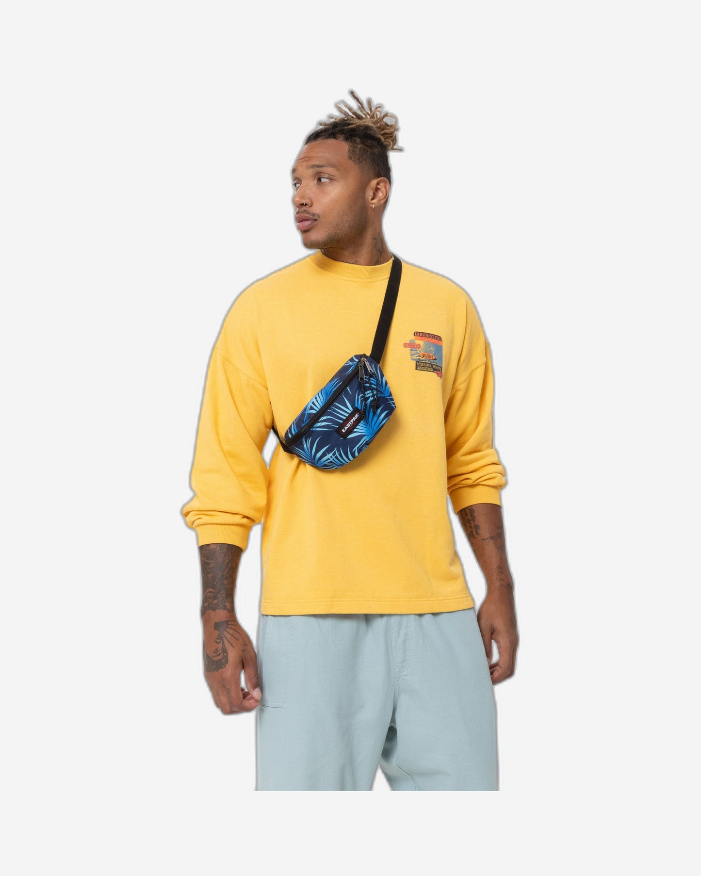 حقيبة خصر صغيرة من إيستباك سبرينغر بريز باللون الأزرق الداكن - EK0000742K91