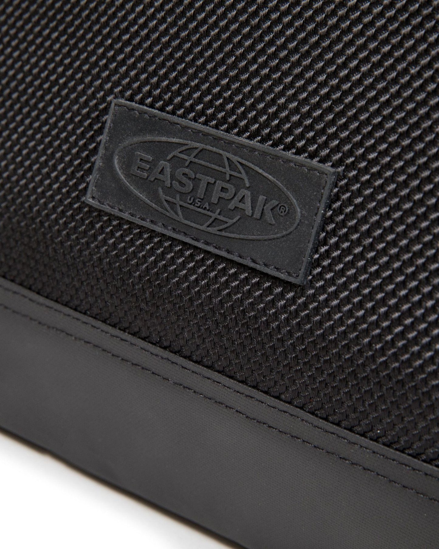 حقيبة كمبيوتر محمول إيستباك أكتون سي إن إن سي تي كوت متوسطة الحجم - EK00042F80W1