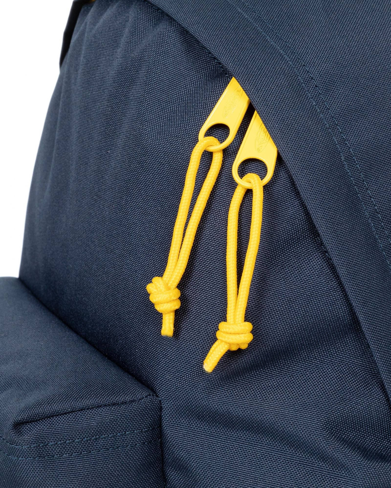 حقيبة ظهر Eastpak Padded Pak'R Kontraststmarin متوسطة الحجم - EK0006205O81