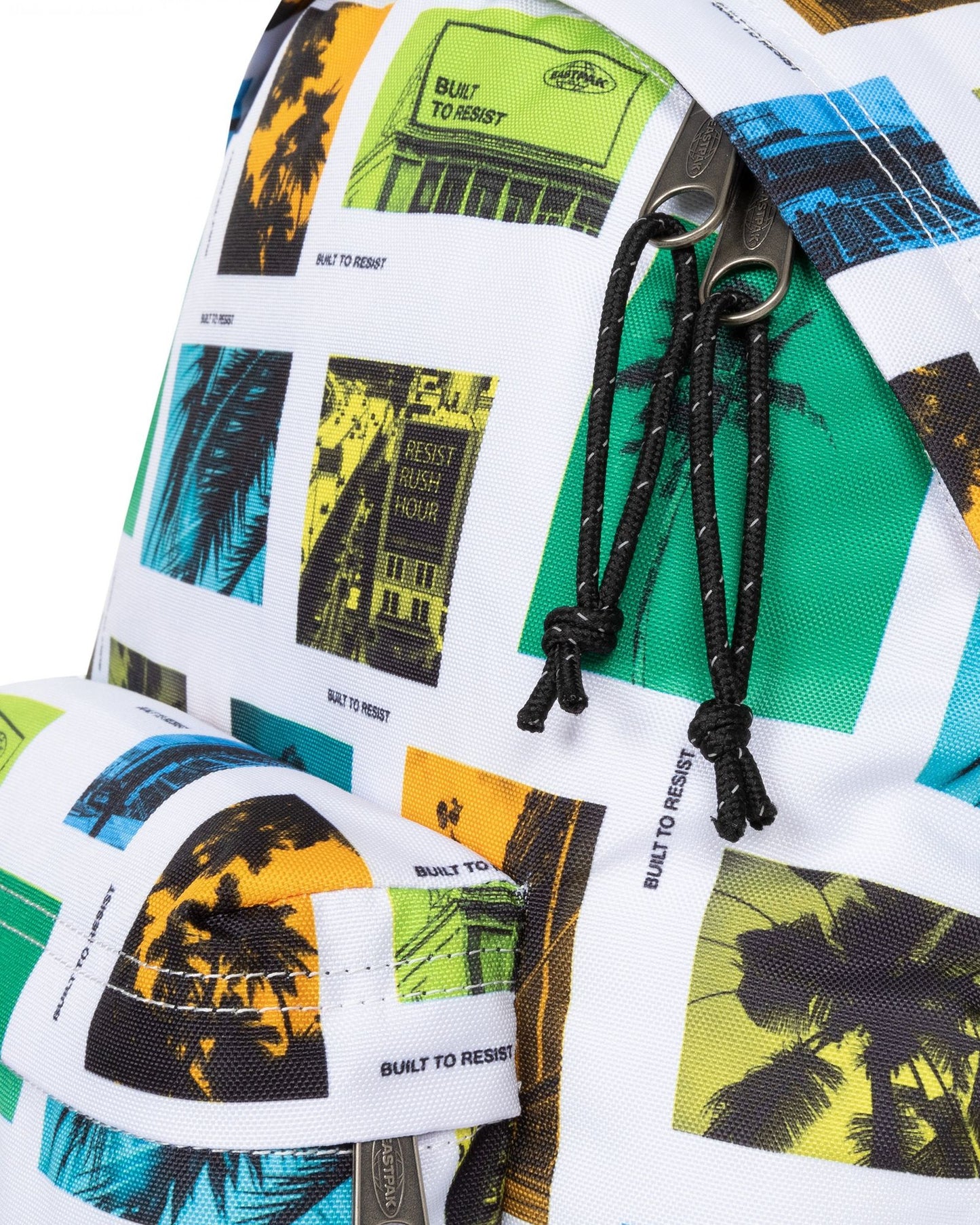 حقيبة ظهر مبطنة من إيستباك، طراز باك آر سيتي باي، لون أبيض