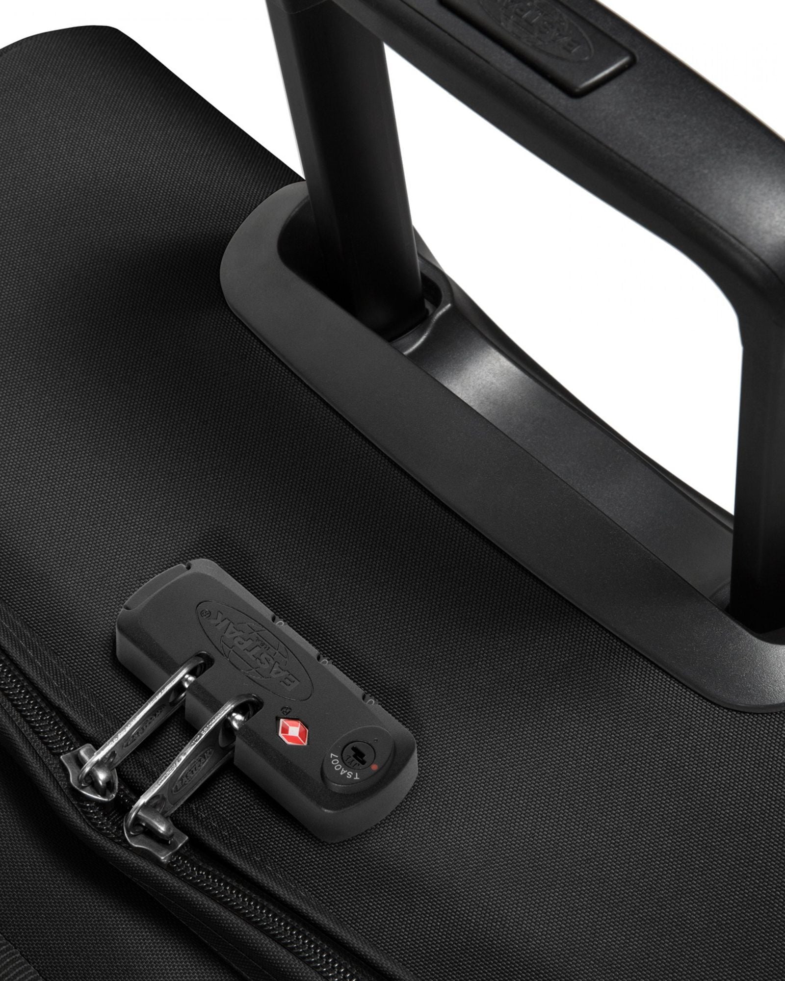 حقيبة سفر إيست باك ترانفيرز إم سوداء متوسطة الحجم بعجلات - EK00062L0081