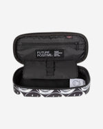 حافظة أقلام صلبة كبيرة بيضاوية الشكل من إيست باك، سوداء، بتصميم ابتسامة Yy - EK0007175K21