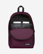 حقيبة ظهر Eastpak Out Of Office Plum Purple متوسطة الحجم مع حماية للكمبيوتر المحمول - EK0007671O31