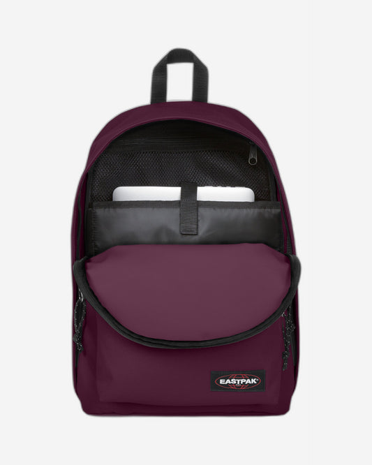حقيبة ظهر Eastpak Out Of Office Plum Purple متوسطة الحجم مع حماية للكمبيوتر المحمول - EK0007671O31