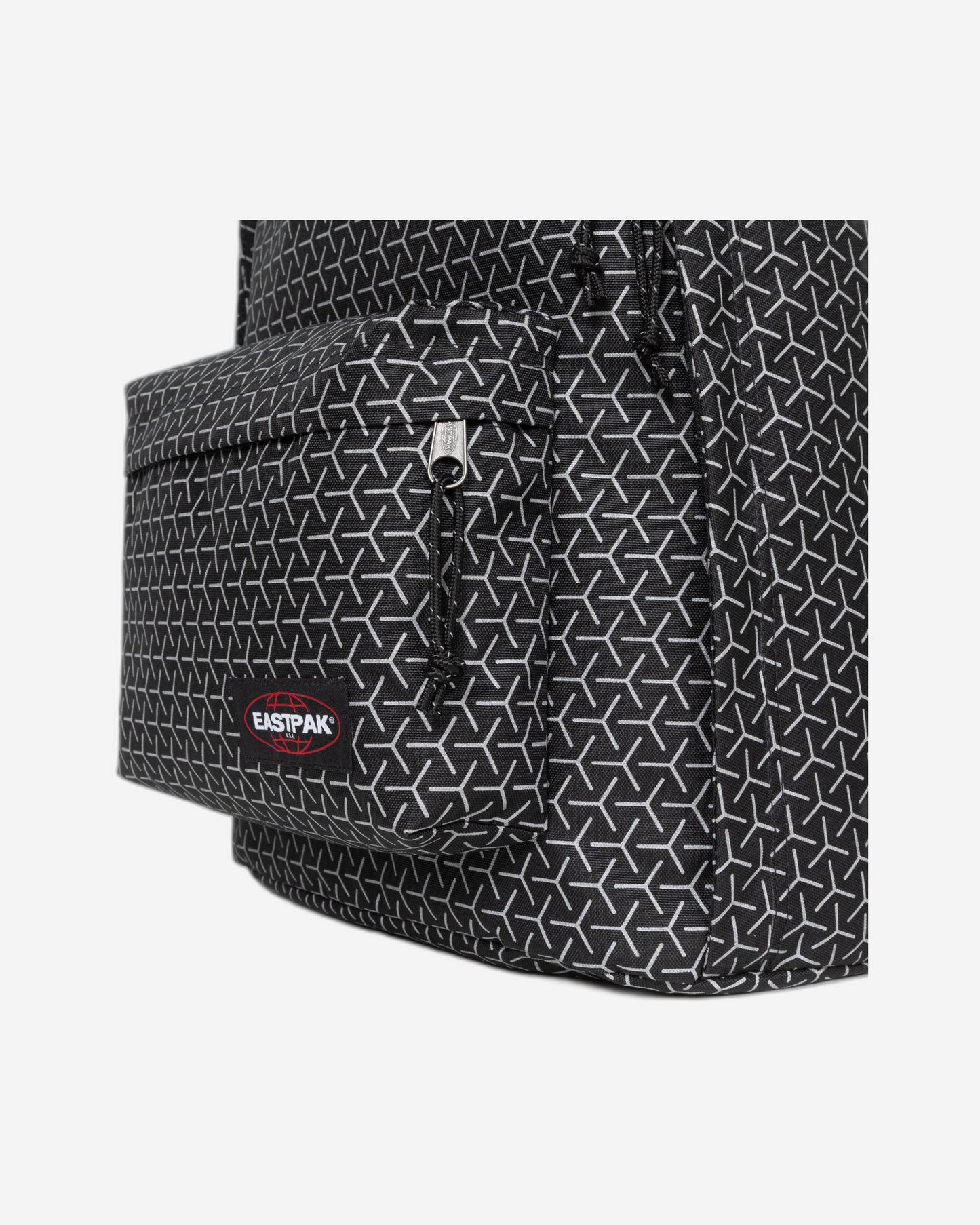 حقيبة ظهر متوسطة الحجم من إيستباك، لون أسود معدني، بتصميم "خارج المكتب" من ريفليكس