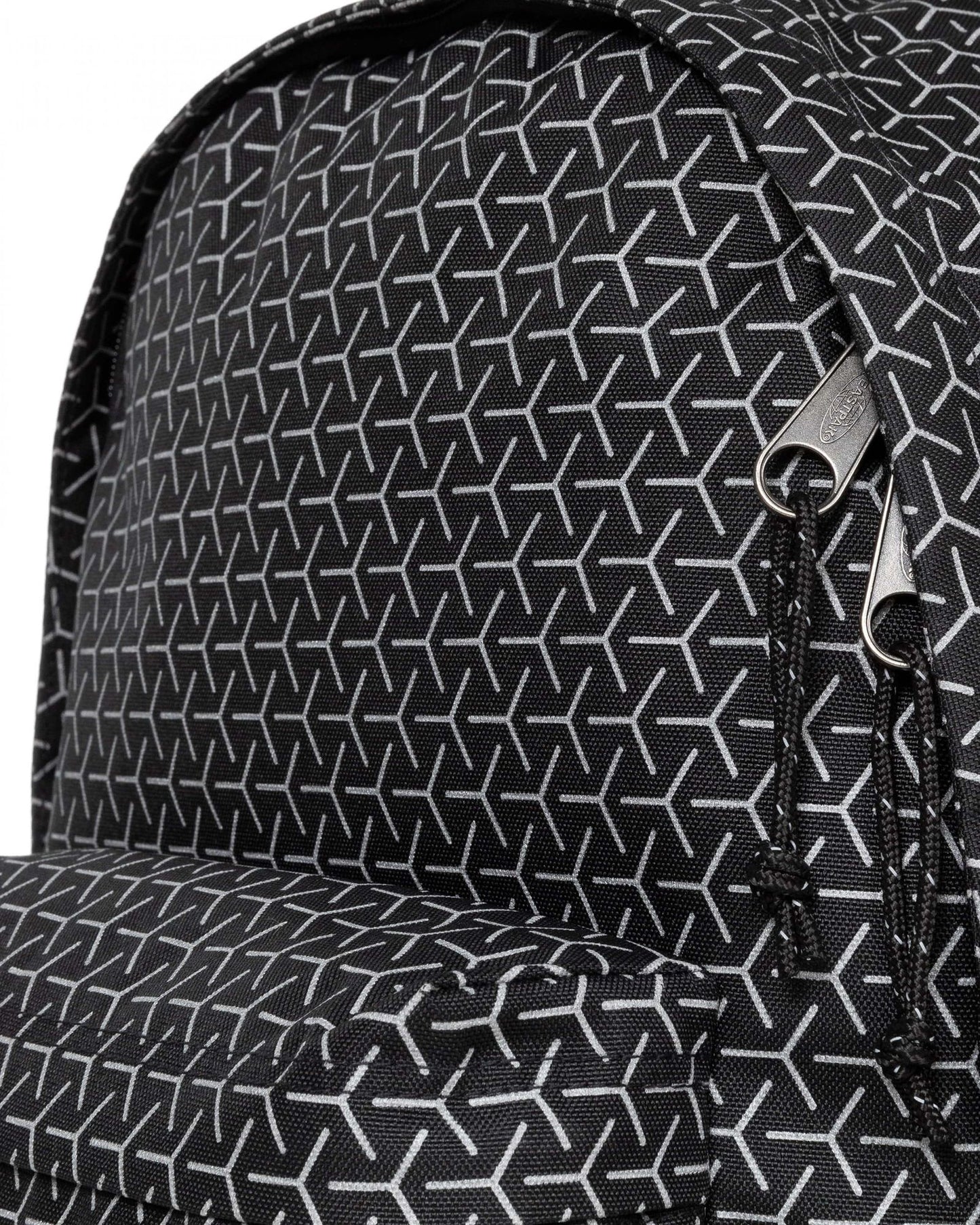 حقيبة ظهر متوسطة الحجم من إيستباك، لون أسود معدني، بتصميم "خارج المكتب" من ريفليكس