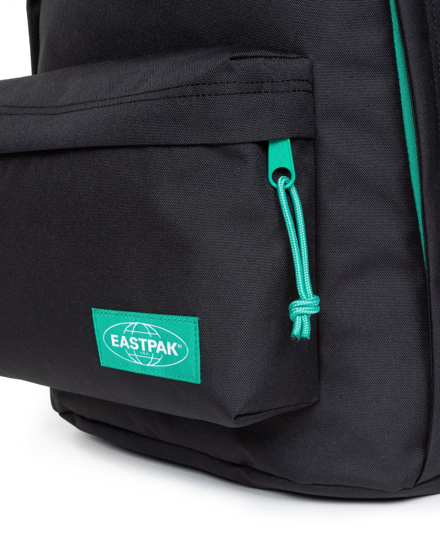 حقيبة ظهر إيستباك كونتراستستربلاك بتصميم "خارج المكتب"