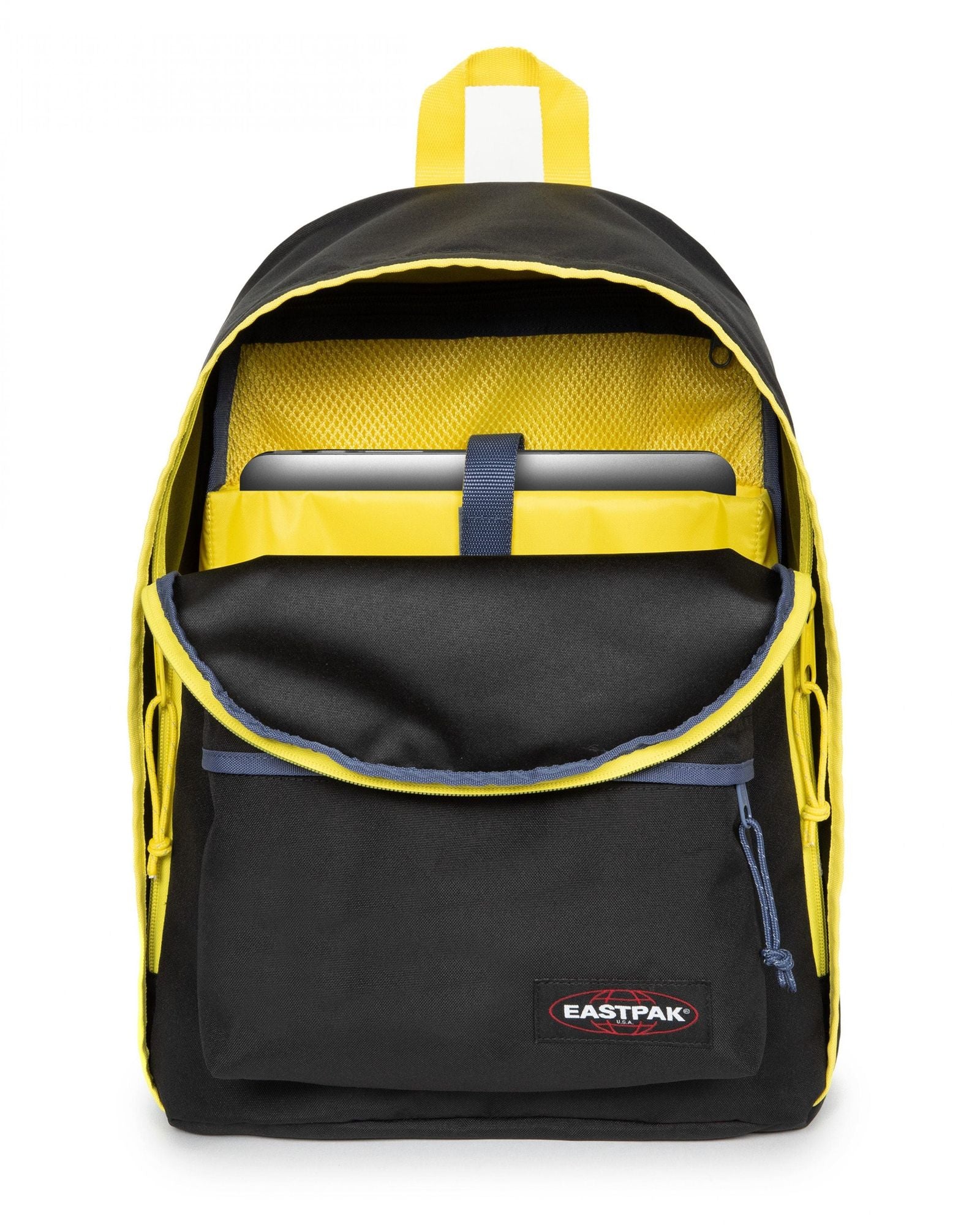 حقيبة ظهر إيستباك متوسطة الحجم بتصميم 