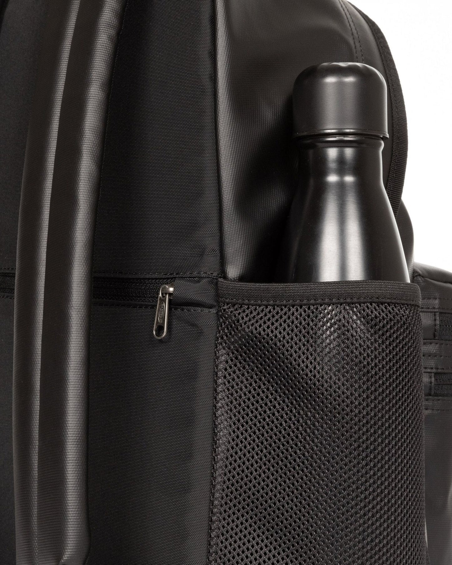 حقيبة ظهر Eastpak مبطنة Zippl'R + Tarp سوداء متوسطة الحجم - EK0A5B74O131
