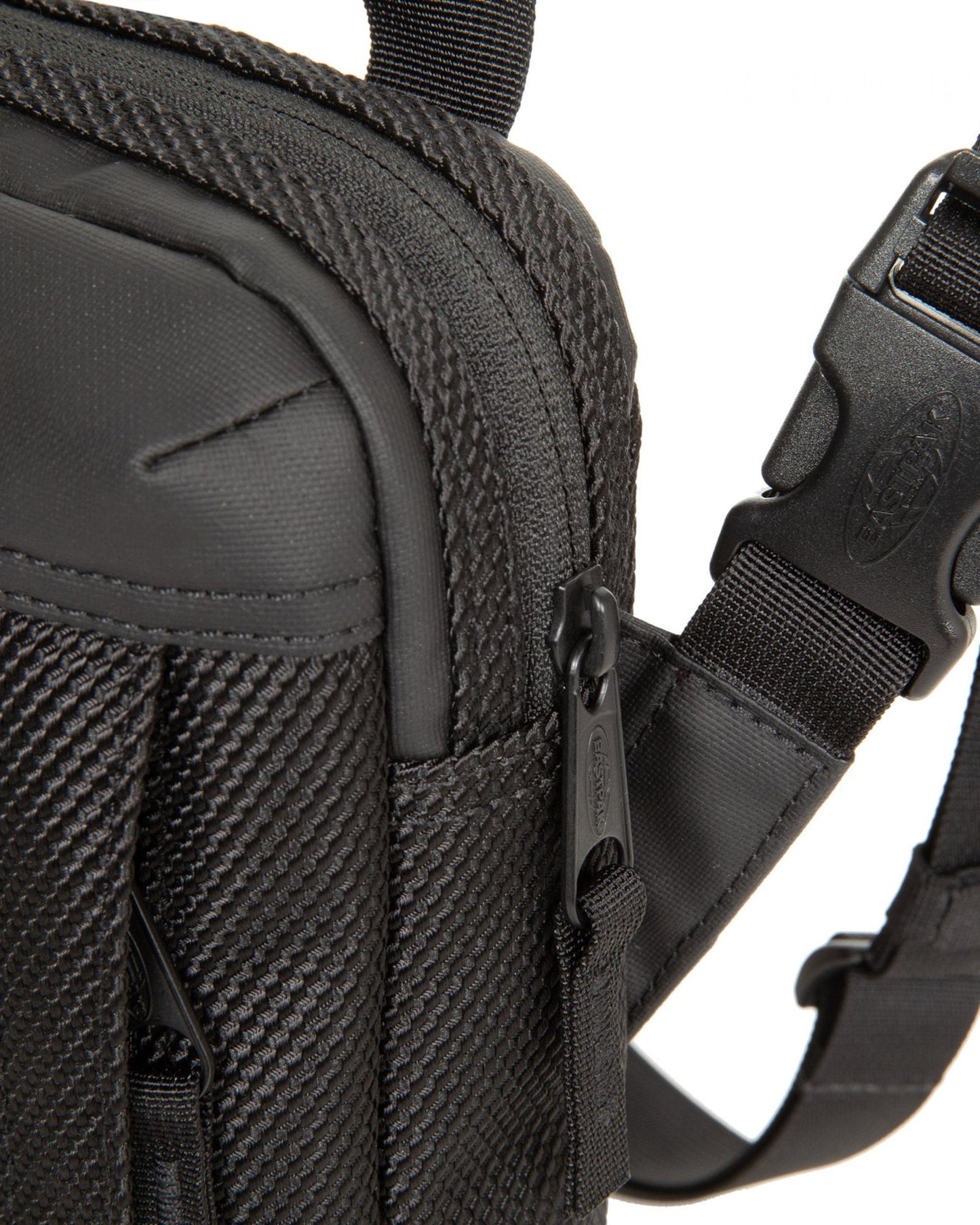 حقيبة كروس صغيرة من إيستباك ذا ون سي إن إن سي تي كوت - EK0A5B8180W